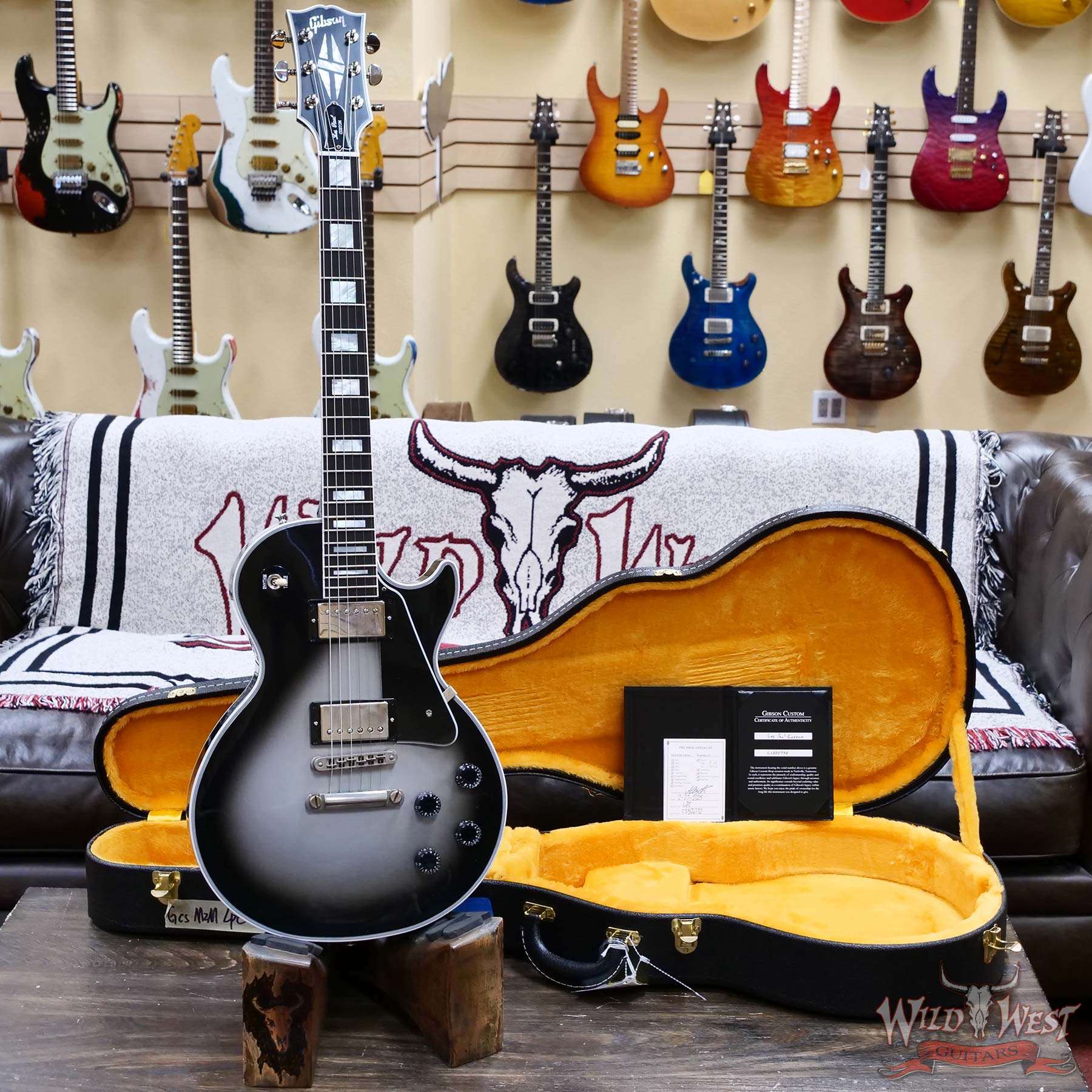 ダグ　Gibson Les Paul Custom VOS Gibson Custom Recreates Adam's #1 Guitar - His 1979