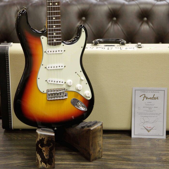 2008 Fender Custom Shop 1963 Stratocaster Relic Rosewood Fingerboard 3 Tone Sunburst - Image 8