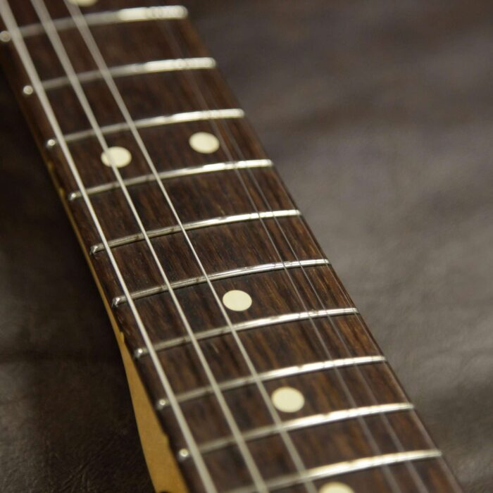 2008 Fender Custom Shop 1963 Stratocaster Relic Rosewood Fingerboard 3 Tone Sunburst - Image 12