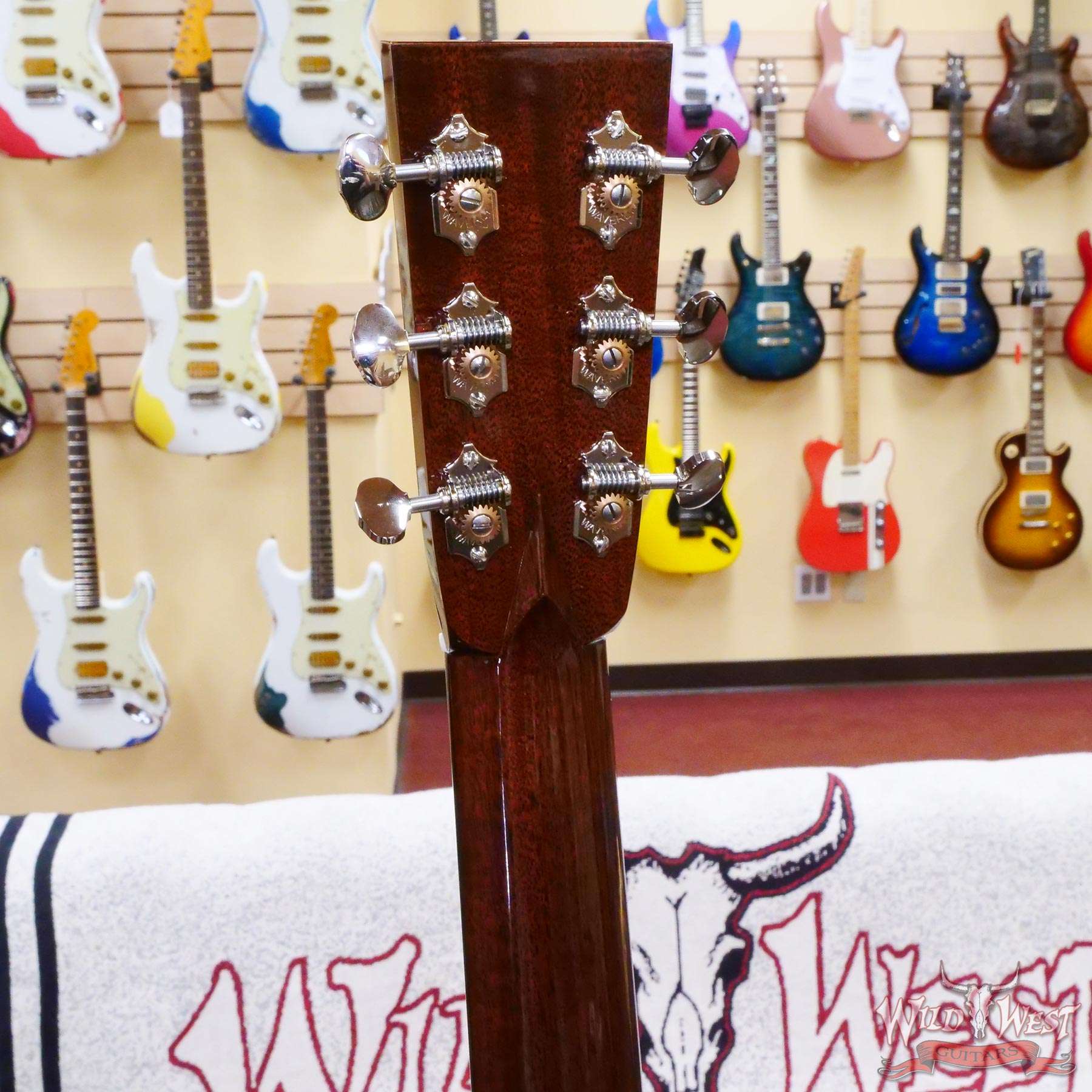 collings-om2h-33428-d6__wwg.jpg Collings OM Series OM2H Sitka Spruce Top East Indian Rosewood Back & Sides 45 Style Snowflake Inlays Natural - Image 11