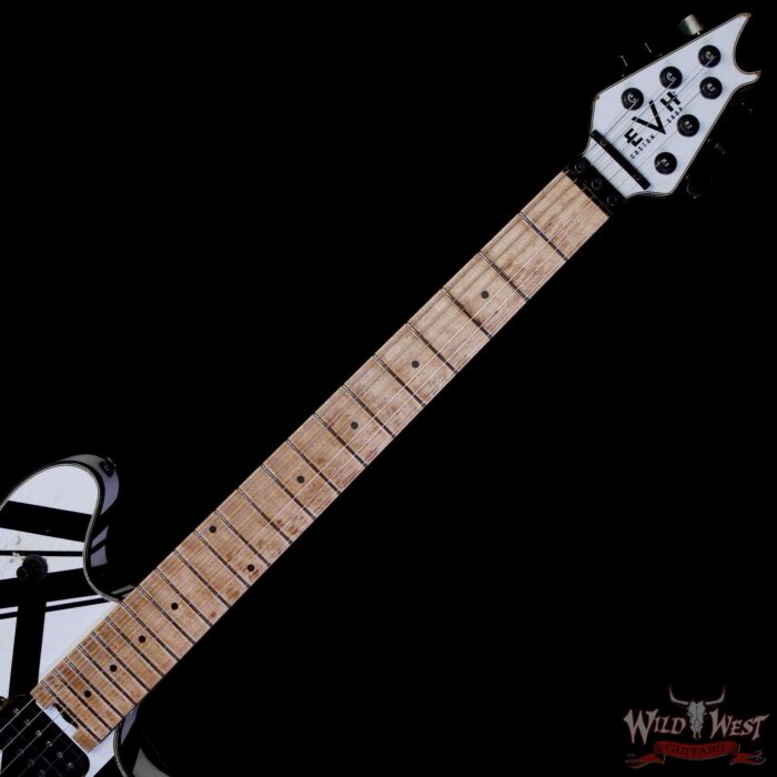 EVH Custom Shop USA Special Edition Wolfgang EVH Stripes White/Black Relic 7.60 lbs - Image 4