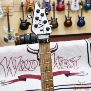 EVH Custom Shop USA Special Edition Wolfgang EVH Stripes White/Black Relic 7.60 lbs - Image 7