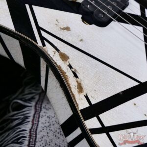 EVH Custom Shop USA Special Edition Wolfgang EVH Stripes White/Black Relic 7.60 lbs - Image 9