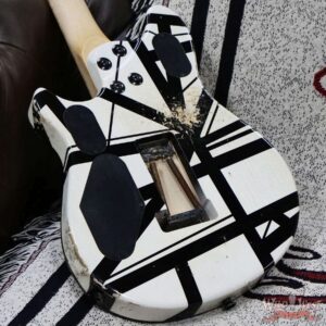 EVH Custom Shop USA Special Edition Wolfgang EVH Stripes White/Black Relic 7.60 lbs - Image 12