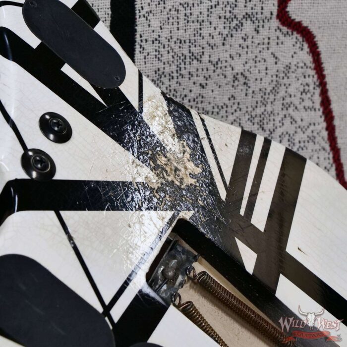 EVH Custom Shop USA Special Edition Wolfgang EVH Stripes White/Black Relic 7.60 lbs - Image 13