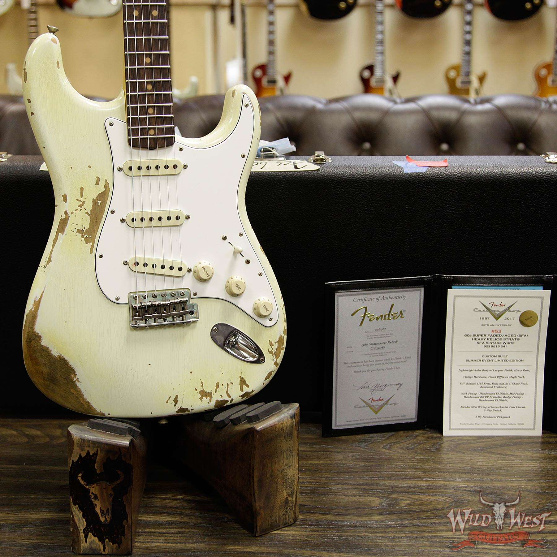 femdercs-1960stratohr-sfavw-cz531786-d2__wwg.jpg Fender Custom Shop Summer Event LTD 1960 Stratocaster Heavy Relic Super Faded Aged Vintage White - Image 14