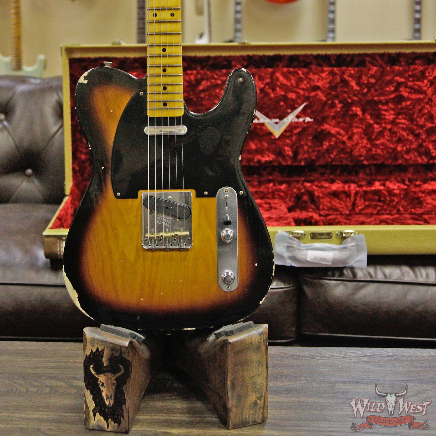 fender-1952tele-relic-2ts-r17829-d1__wwg.jpg Fender Custom Shop 1952 Telecaster Relic Maple Neck 2 Tone Sunburst Black Pickguard - Image 6
