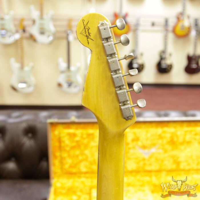 2018 Fender Custom Shop 1961 Stratocaster Relic Rosewood Slab Fingerboard 3 Tone Sunburst - Image 10