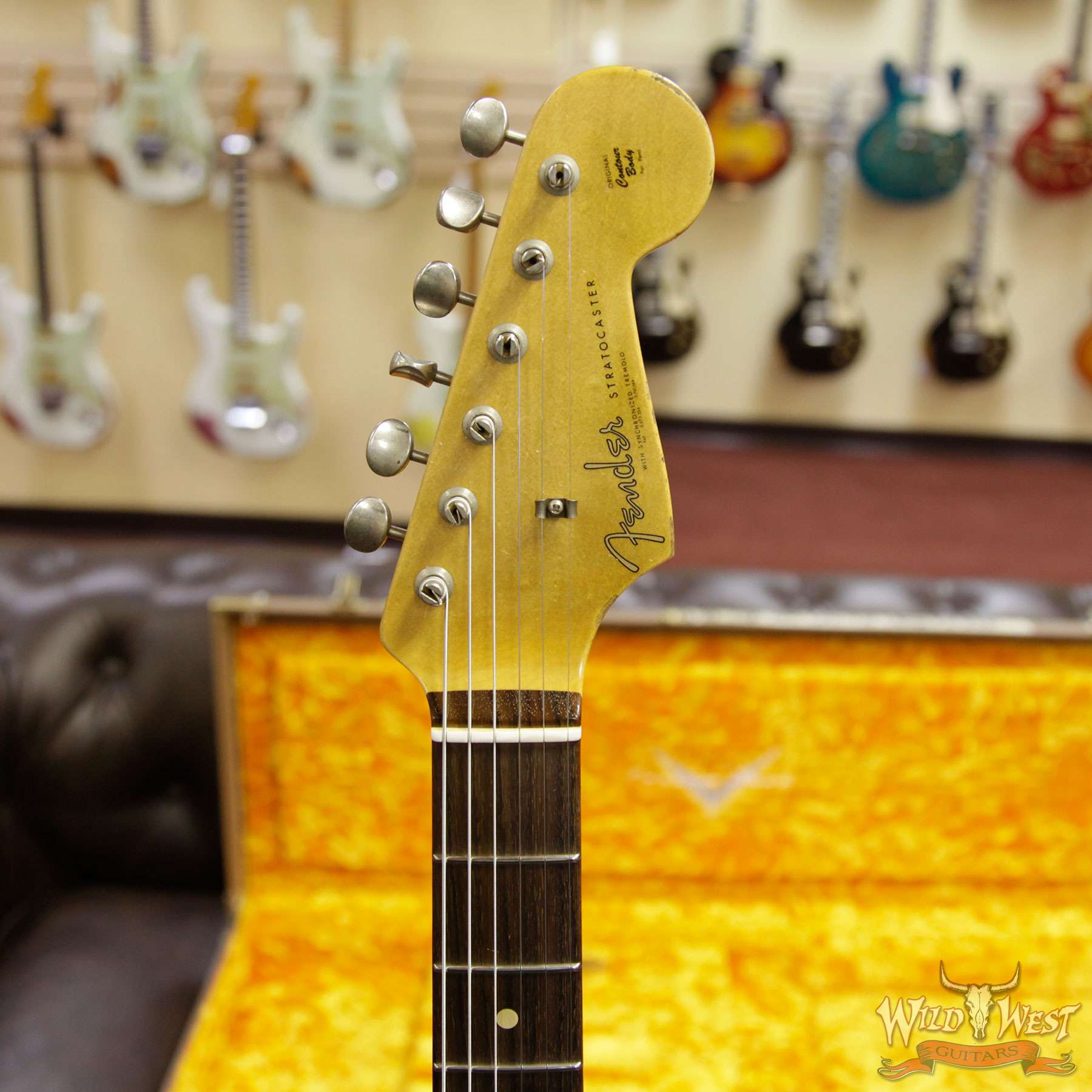 fender-1962strat-relic-hss-orange-r92681-hf__wwg.jpg Fender Custom Shop 1962 Stratocaster Relic HSS EVH Bridge Pickup Rosewood Fingerboard Orange - Image 10