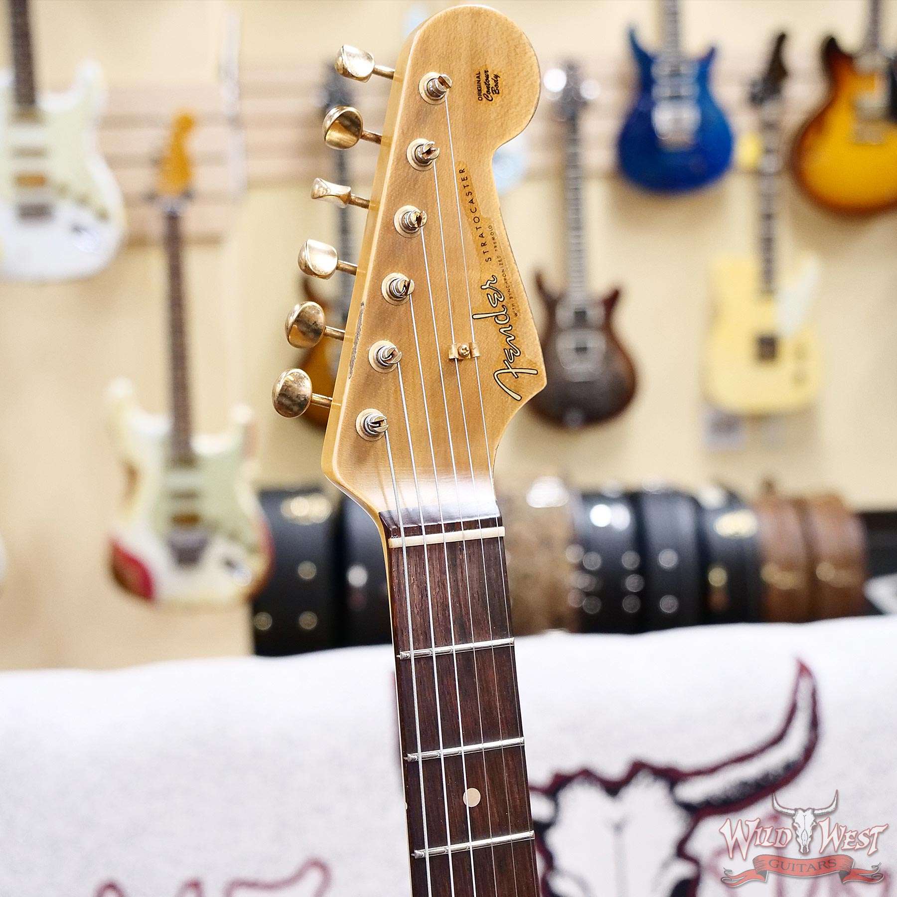 fender-25th-r130277-d1__wwg.jpg Fender Custom Shop Wild West Guitars 25th Anniversary 1960 Stratocaster Madagascar Rosewood Fretboard Heavy Relic 3 Tone Sunburst 7.45 LBS - Image 7