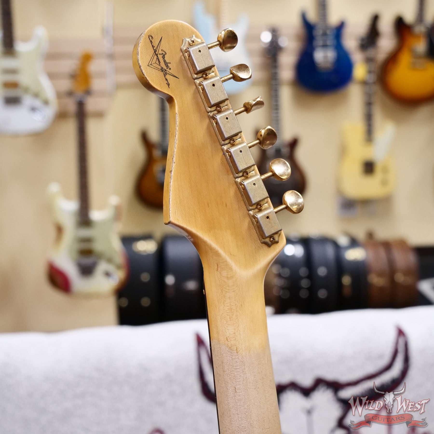 fender-25th-r130277-d3__wwg.jpg Fender Custom Shop Wild West Guitars 25th Anniversary 1960 Stratocaster Madagascar Rosewood Fretboard Heavy Relic 3 Tone Sunburst 7.45 LBS - Image 10