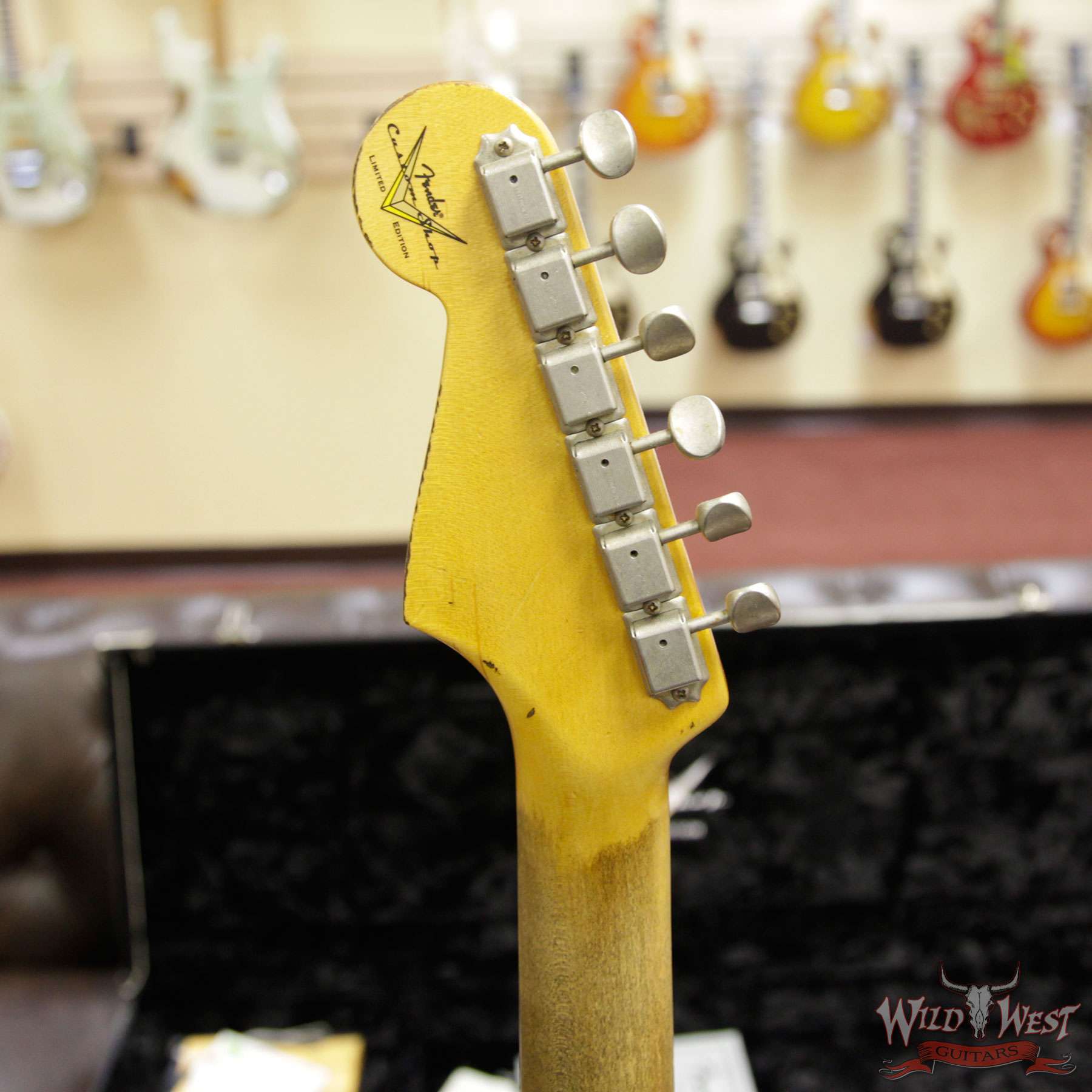 fender-60strat-wl-owt3ts-r78020-hb__wwg.jpg Fender Custom Shop White Lightning Stratocaster Heavy Relic Floyd Rose HSS 21 Rosewood Board 3 Tone Sunburst - Image 10
