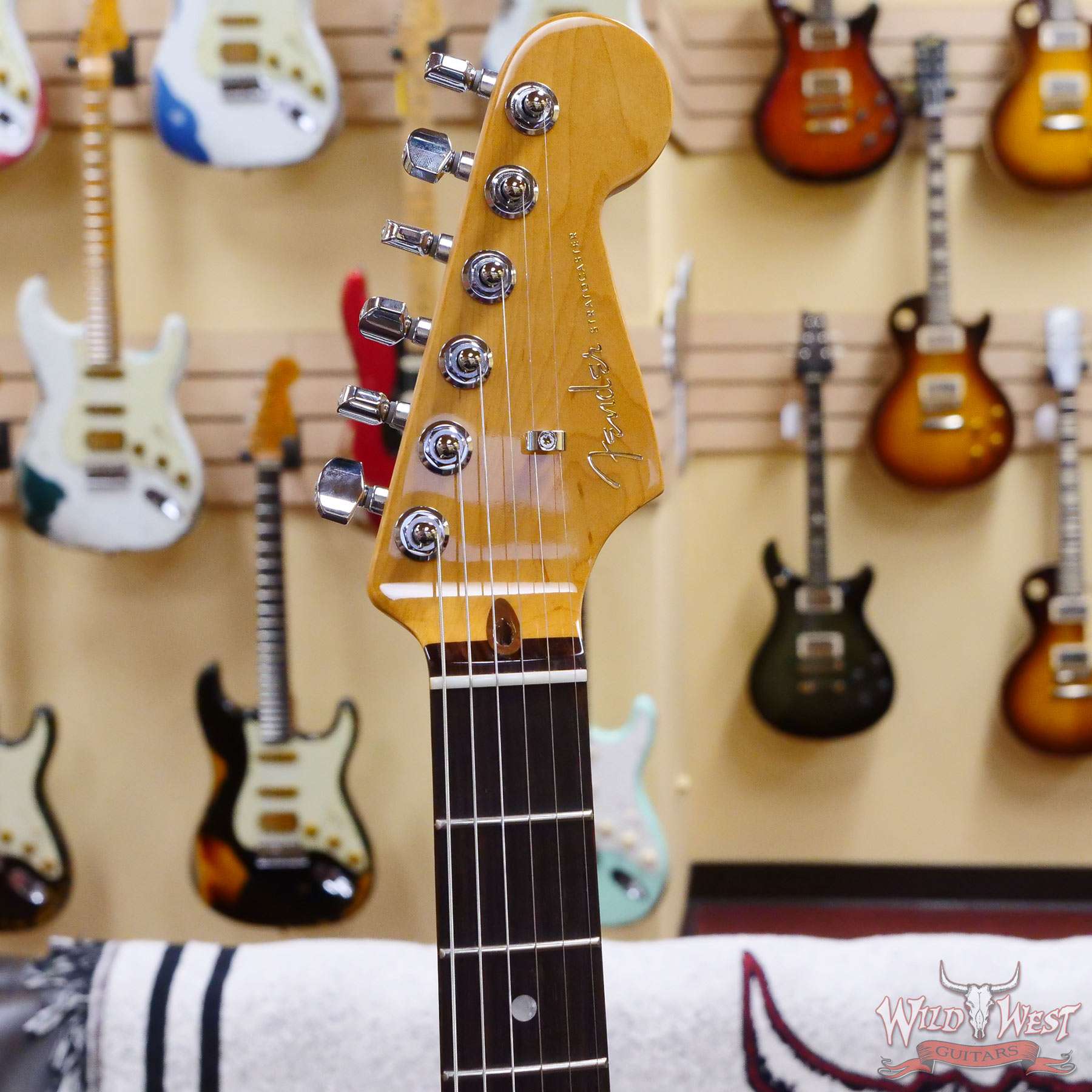 fender-amultra-strathss-us22036704-d2__wwg.jpg Fender American Ultra Stratocaster HSS Rosewood Fingerboard Cobra Blue - Image 5