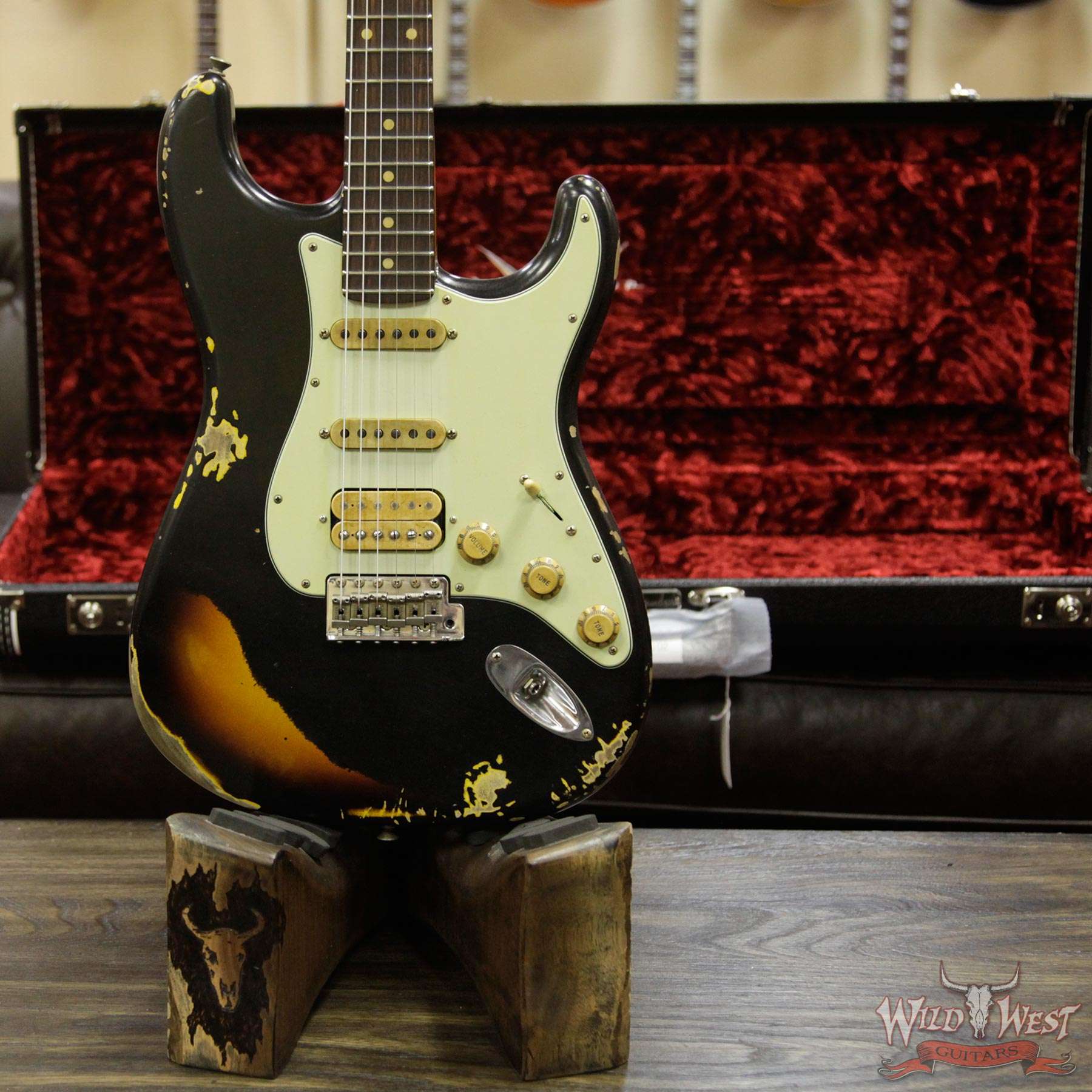 fender-blacklightning-strat-hss-rw32-3ts-r93609-d1__wwg.jpg Fender Custom Shop Black Lightning 2.0 Stratocaster Heavy Relic HSS 22 Frets Rosewood Board 3 Tone Sunburst - Image 13