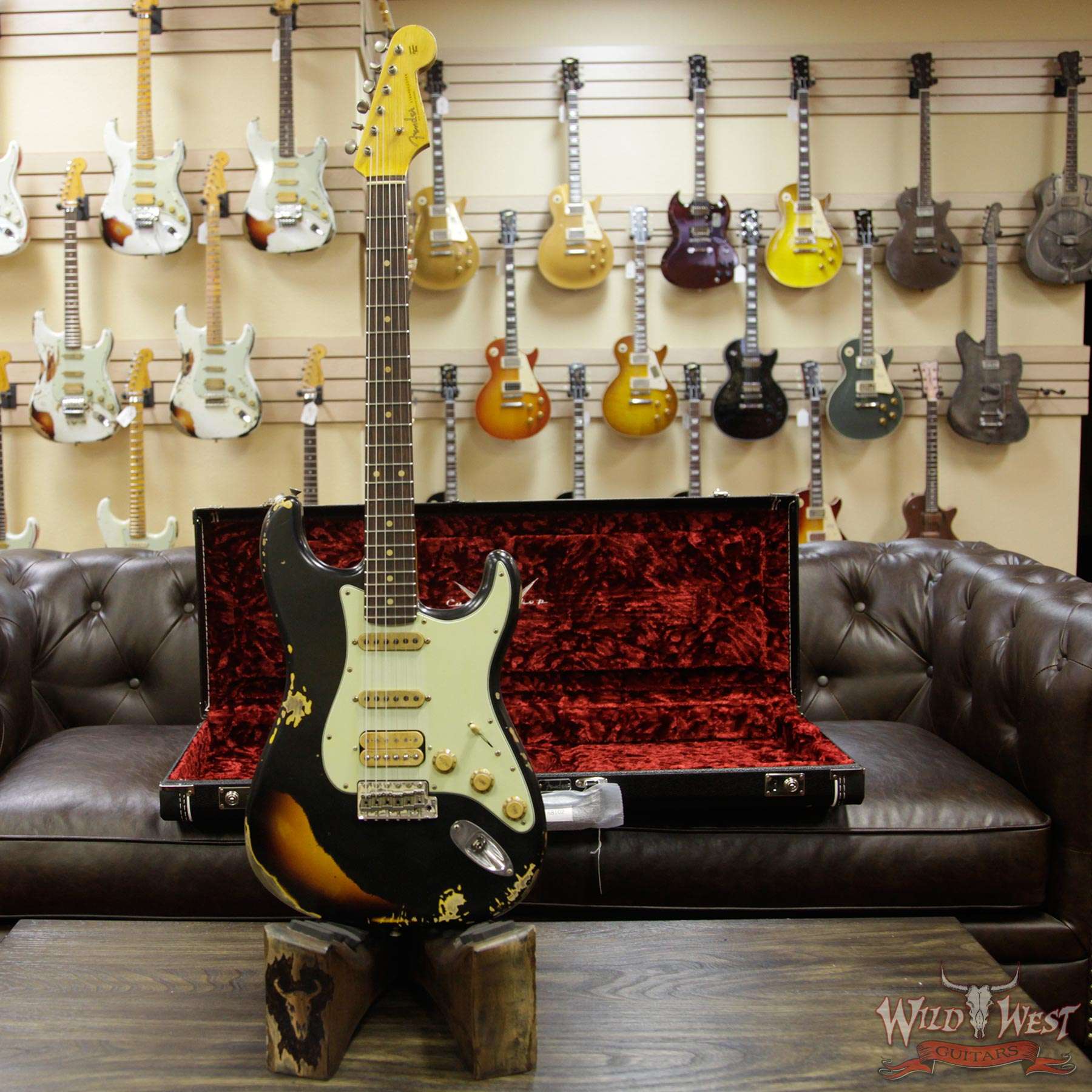 fender-blacklightning-strat-hss-rw32-3ts-r93609-d23__wwg.jpg Fender Custom Shop Black Lightning 2.0 Stratocaster Heavy Relic HSS 22 Frets Rosewood Board 3 Tone Sunburst - Image 12