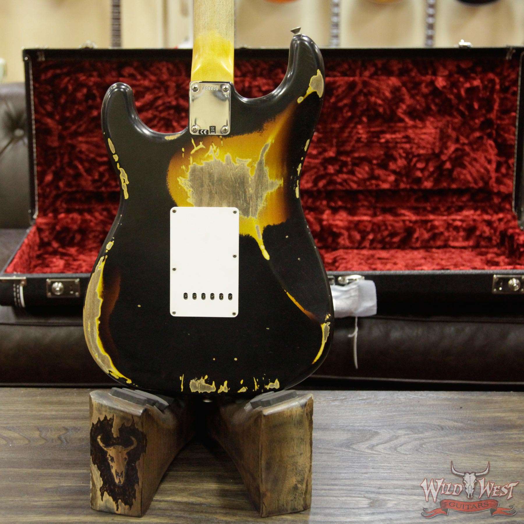 fender-blacklightning-strat-hss-rw32-3ts-r93609-d3__wwg.jpg Fender Custom Shop Black Lightning 2.0 Stratocaster Heavy Relic HSS 22 Frets Rosewood Board 3 Tone Sunburst - Image 15
