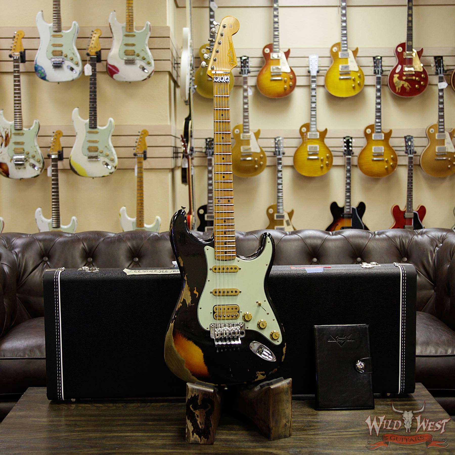 fender-cs-whitelighnting-fr-21rw-3ts-r89775-d2__wwg.jpg Fender Custom Shop Wild West Exclusive Black Lightning Stratocaster Floyd Rose Heavy Relic HSS 3 Tone Sunburst - Image 11