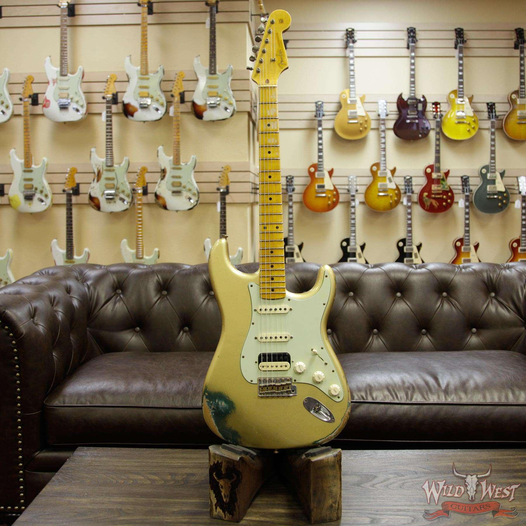 fender-gold-d2__wwg.jpg Fender Custom Shop 1960 Stratocaster HSS Heavy Relic HLE Gold over Sherwood Green Metallic - Image 12