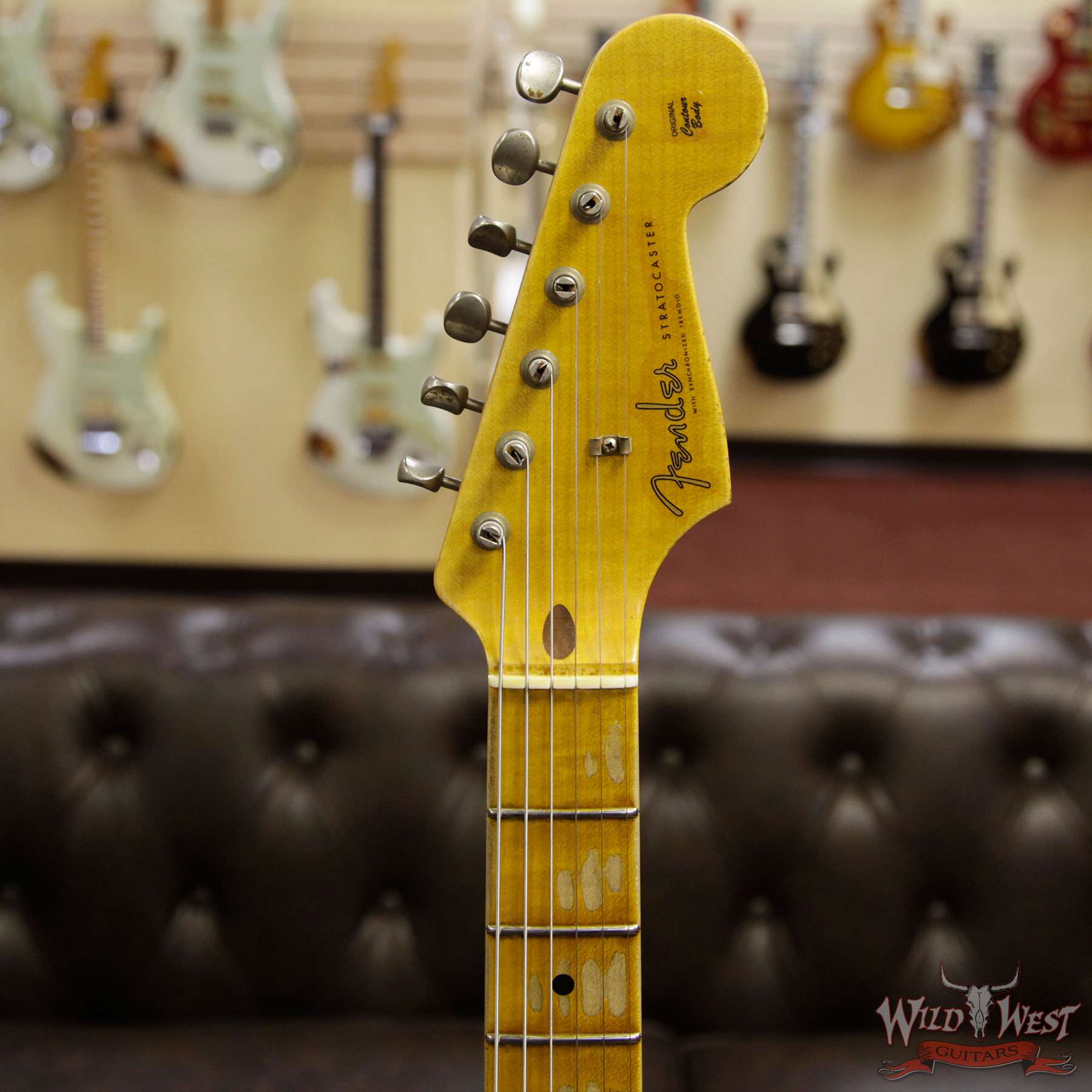 fender-gold-hf__wwg.jpg Fender Custom Shop 1960 Stratocaster HSS Heavy Relic HLE Gold over Sherwood Green Metallic - Image 8