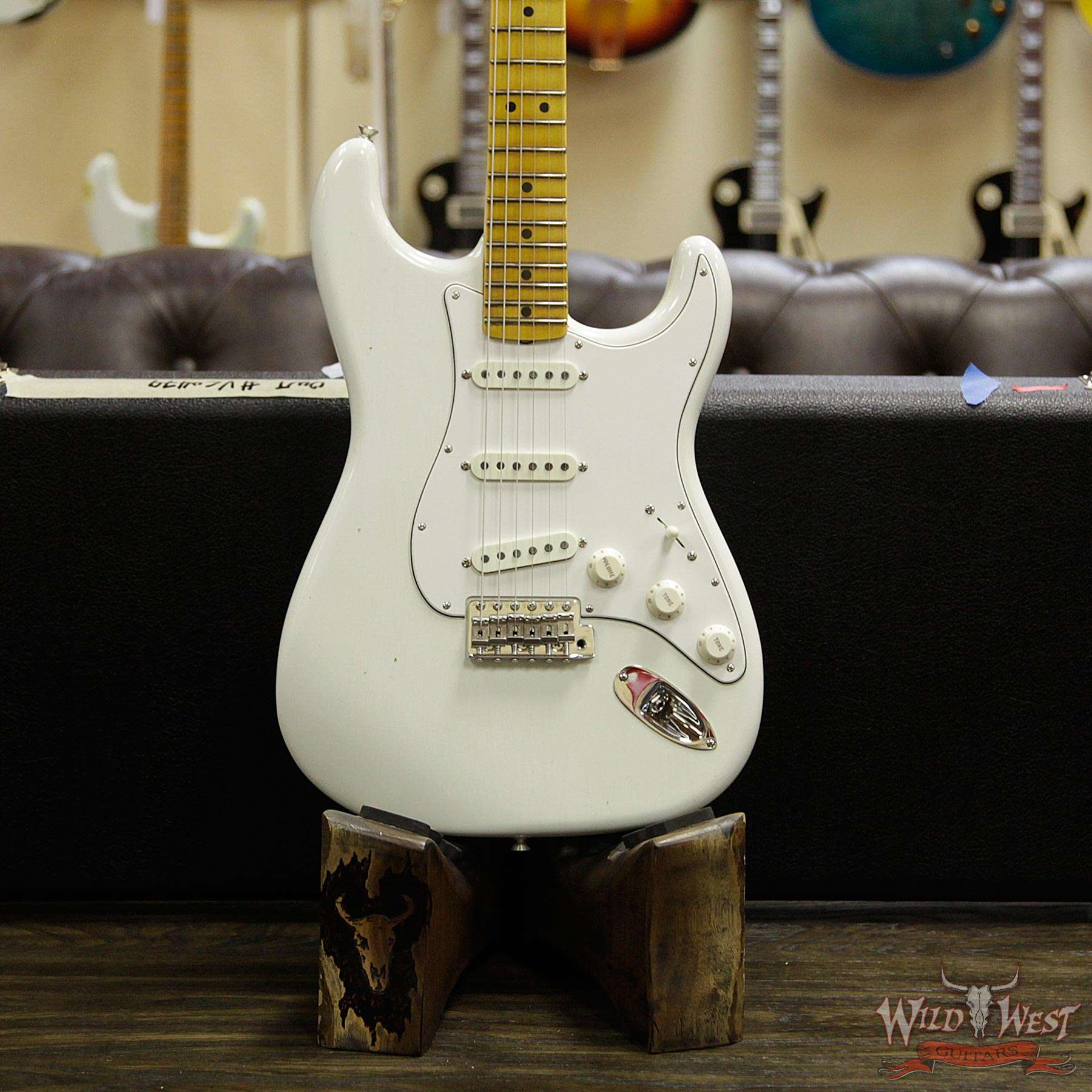 fender-jh-voodoochild-jmcc-owt-vc0479-d1__wwg.jpg Fender Custom Shop Jimi Hendrix Voodoo Child Signature Stratocaster Journeyman Relic Olympic White - Image 12