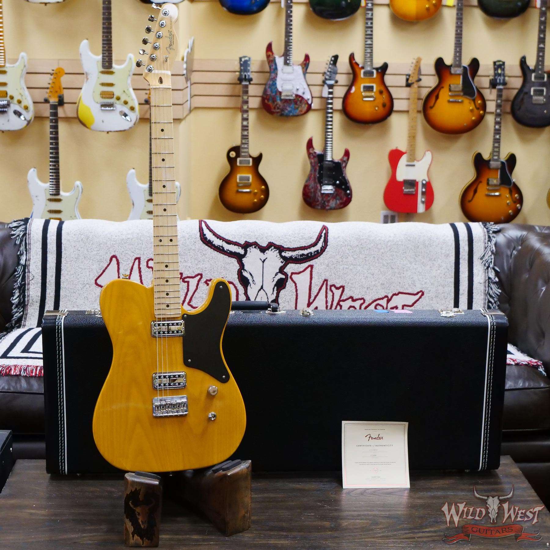 fender-le09866-d1__wwg.jpg Fender Limited Edition Cabronita Telecaster Maple Fingerboard Butterscotch Blonde - Image 4