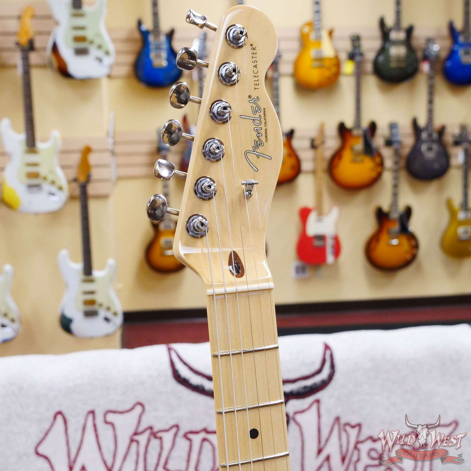fender-le09866-d2__wwg.jpg Fender Limited Edition Cabronita Telecaster Maple Fingerboard Butterscotch Blonde - Image 5