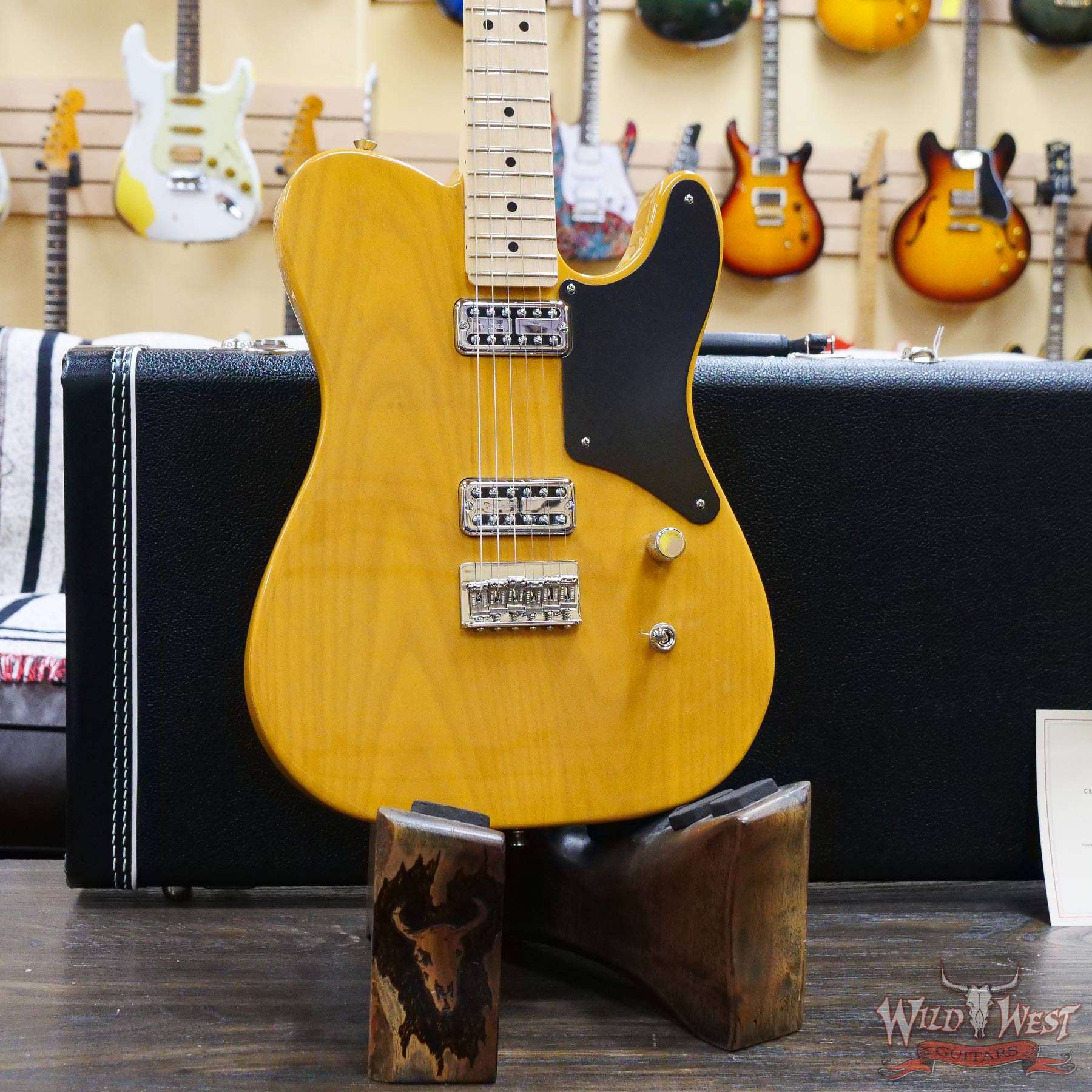 fender-le09866-d3__wwg.jpg Fender Limited Edition Cabronita Telecaster Maple Fingerboard Butterscotch Blonde - Image 6