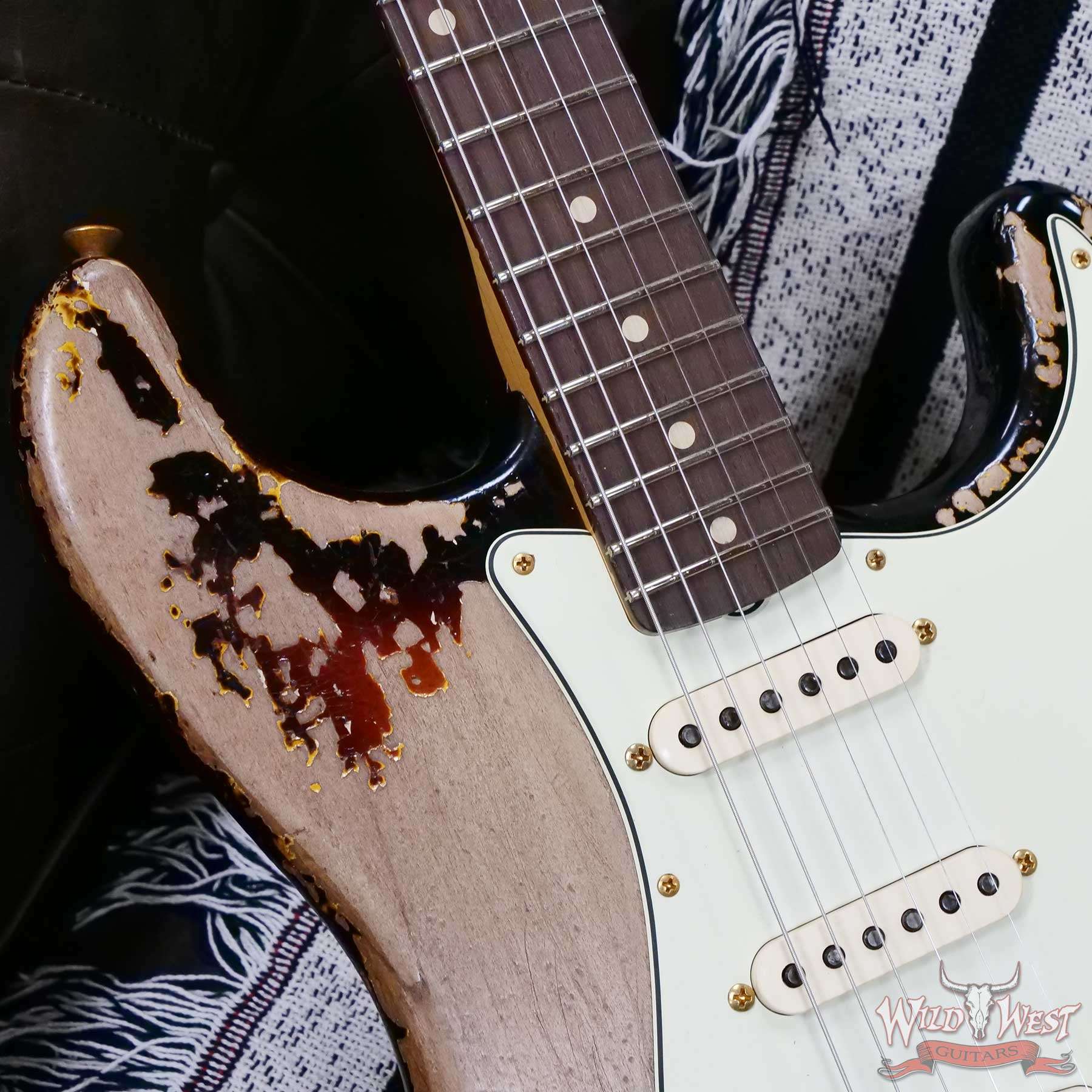 fender-r127978-d7__wwg.jpg Fender Custom Shop Wild West Guitars 25th Anniversary 1960 Stratocaster Madagascar Rosewood Fretboard Heavy Relic 3 Tone Sunburst 7.65 LBS - Image 12