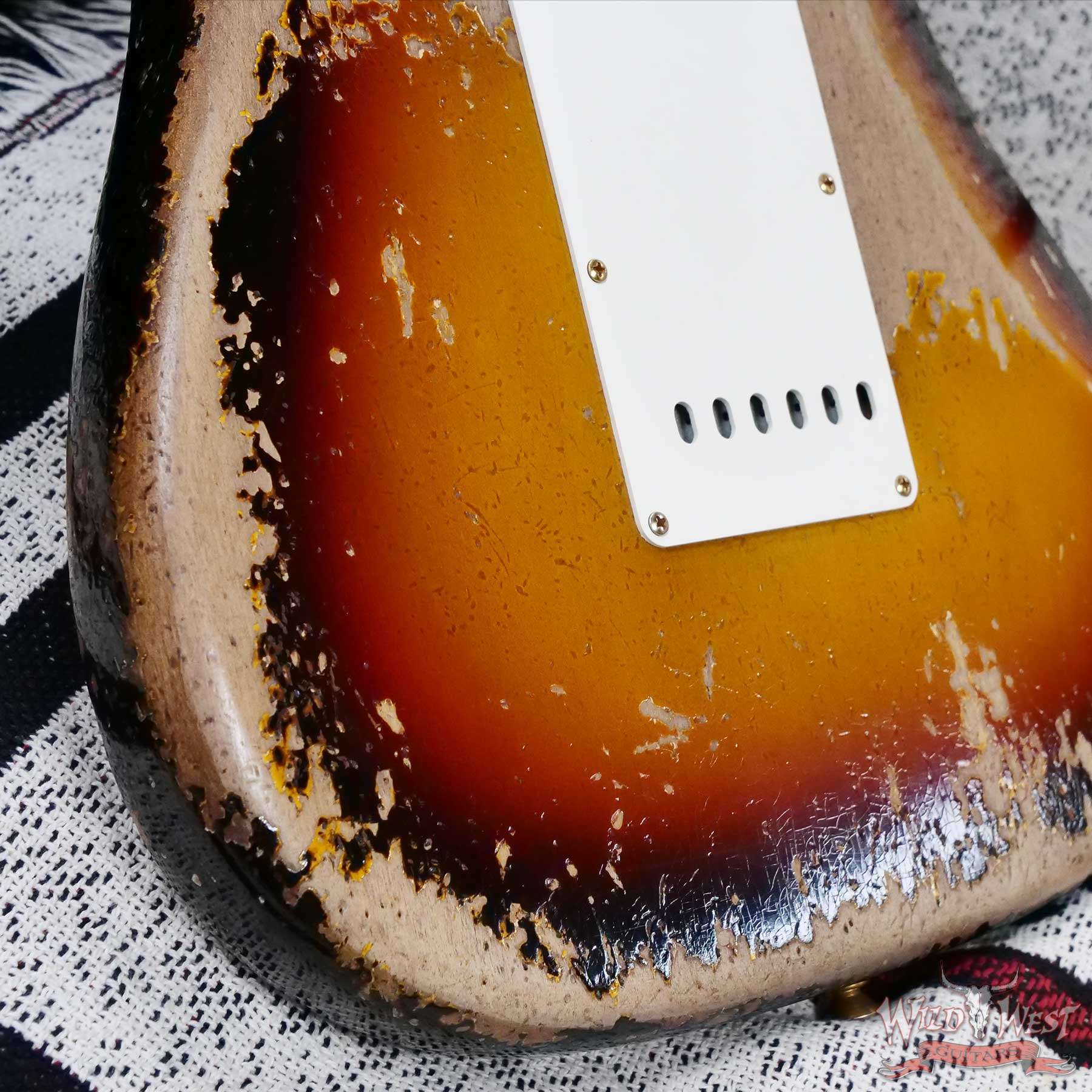 fender-r127978-d9__wwg.jpg Fender Custom Shop Wild West Guitars 25th Anniversary 1960 Stratocaster Madagascar Rosewood Fretboard Heavy Relic 3 Tone Sunburst 7.65 LBS - Image 13