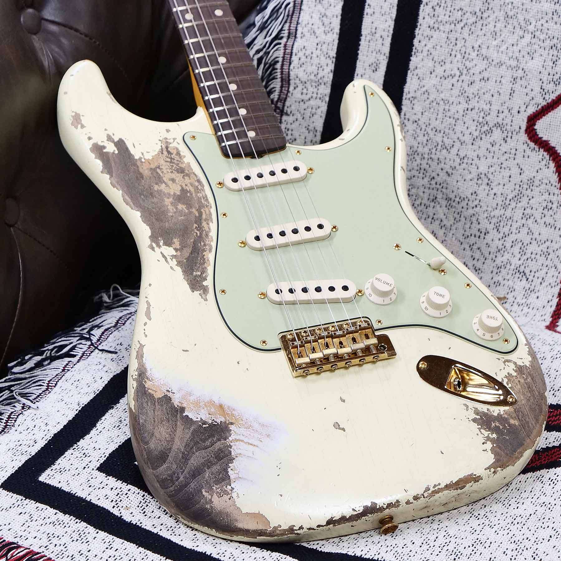 fender-r134514-d6__wwg.jpg Fender Custom Shop Wild West Guitars 25th Anniversary 1960 Stratocaster Madagascar Rosewood Fretboard Heavy Relic Vintage White 7.10 LBS - Image 8