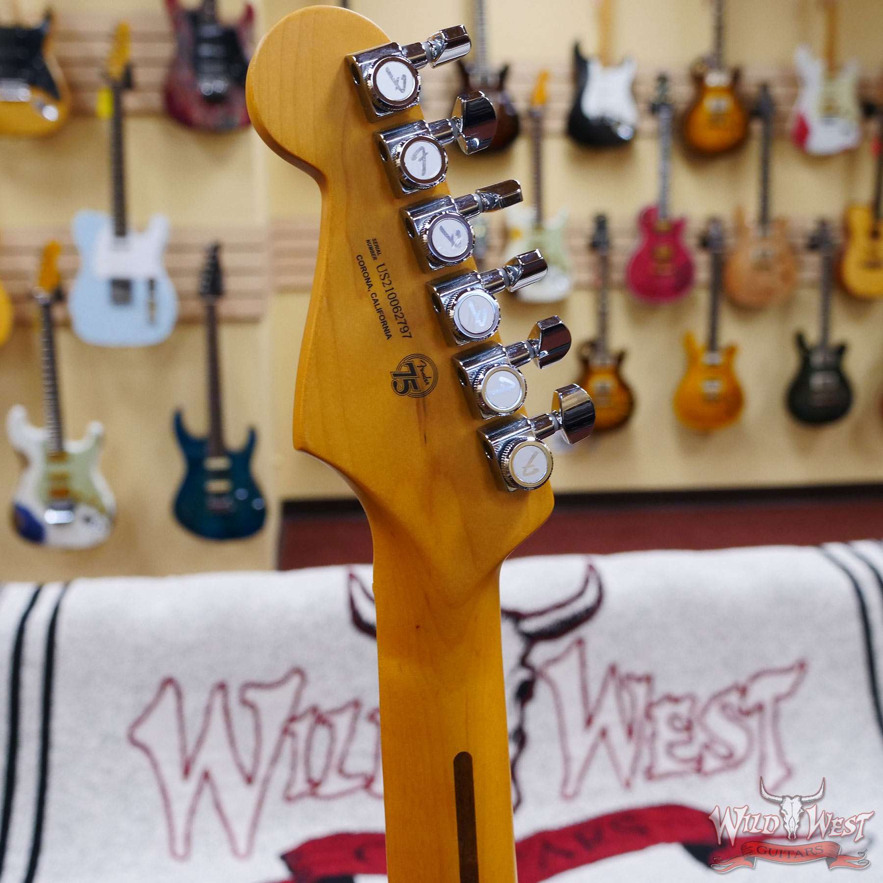 fender-us210062797-d5__wwg.jpg Fender American Ultra Stratocaster SSS Maple Fingerboard with S-1 Switch Ultraburst - Image 10