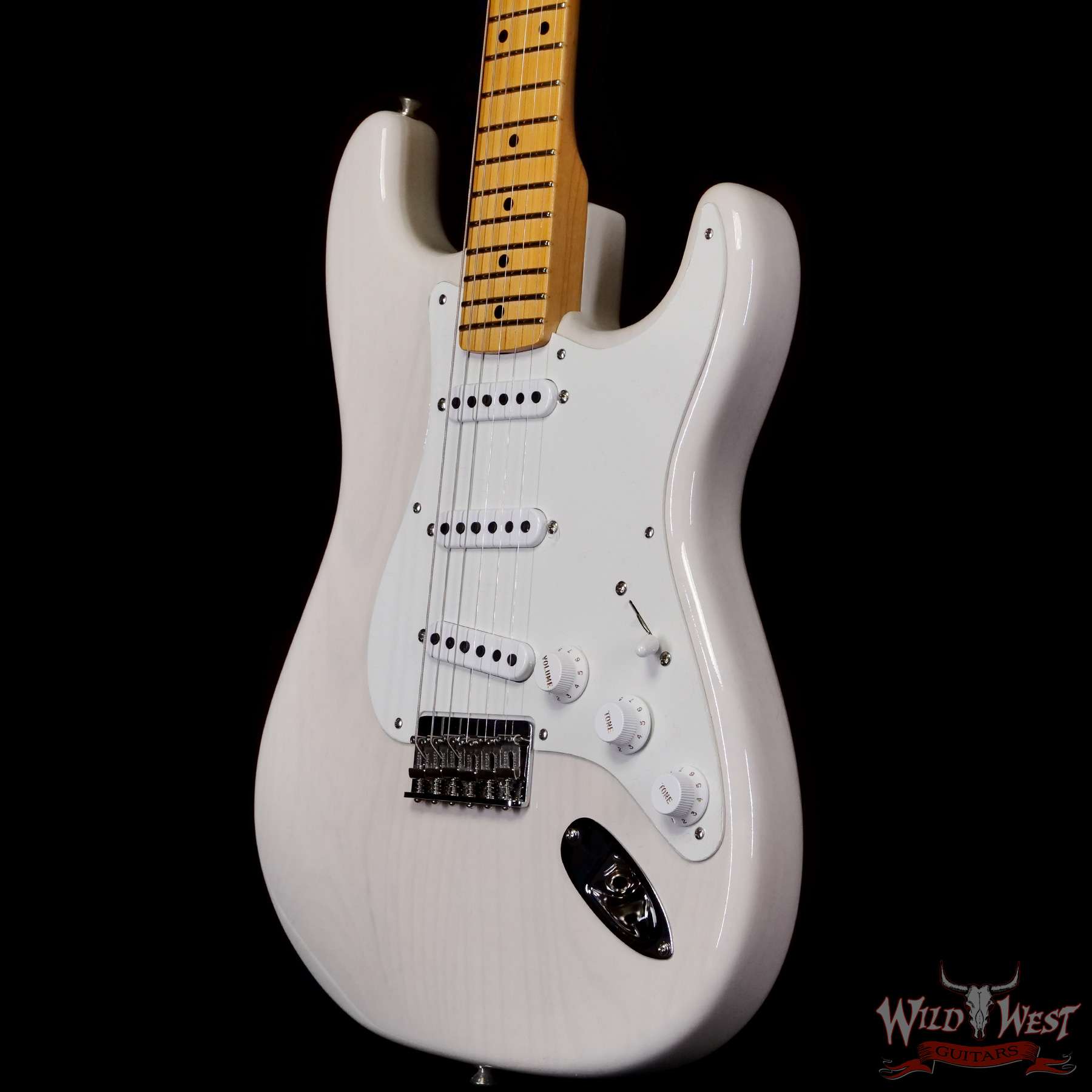 fendercs-1955strat-r130881-br__wwg.jpg Fender Custom Shop Vintage Custom ‘55 1955 Hardtail Stratocaster Time Capsule Package Aged White Blonde 7.30 LBS - Image 2