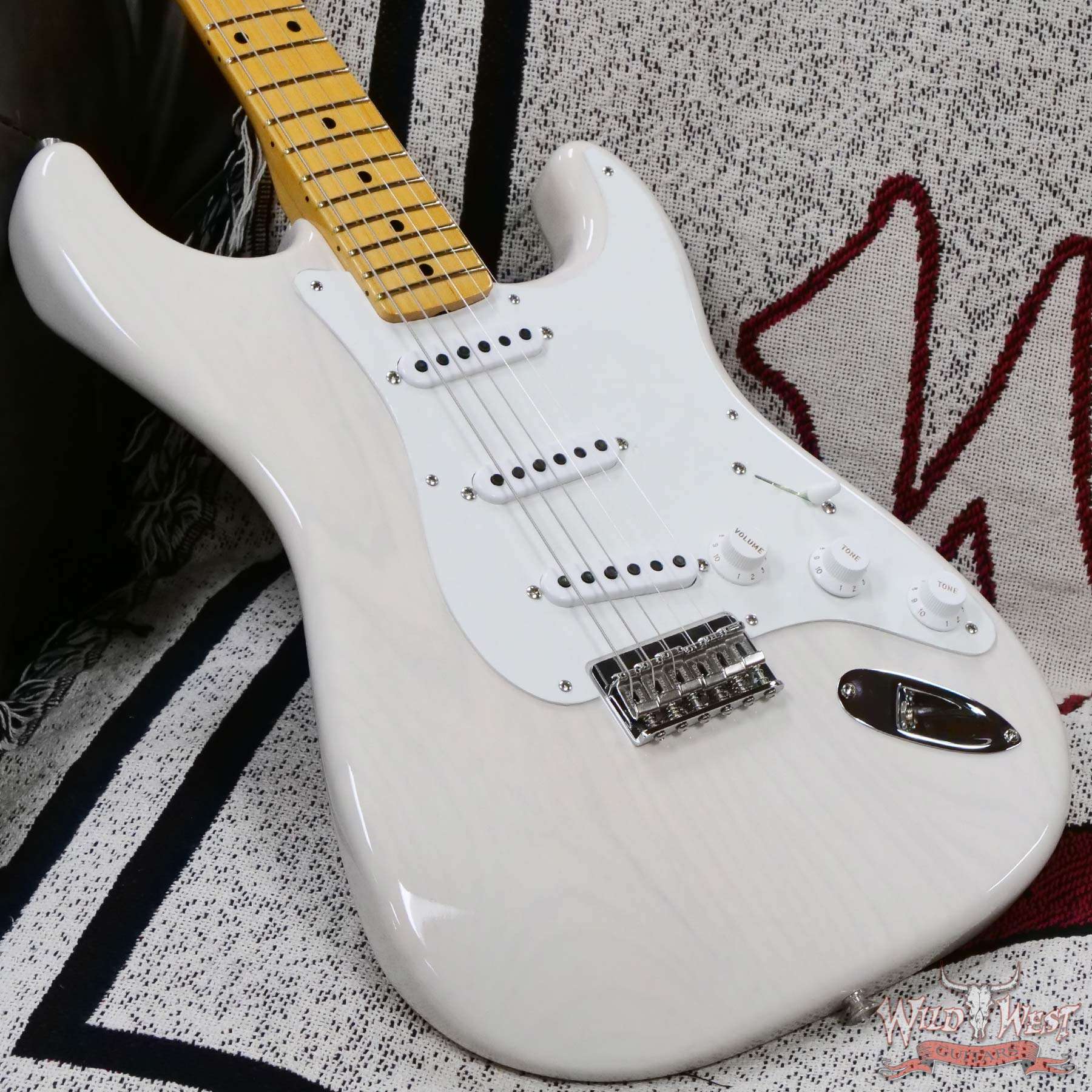fendercs-1955strat-r130881-d3__wwg.jpg Fender Custom Shop Vintage Custom ‘55 1955 Hardtail Stratocaster Time Capsule Package Aged White Blonde 7.30 LBS - Image 8