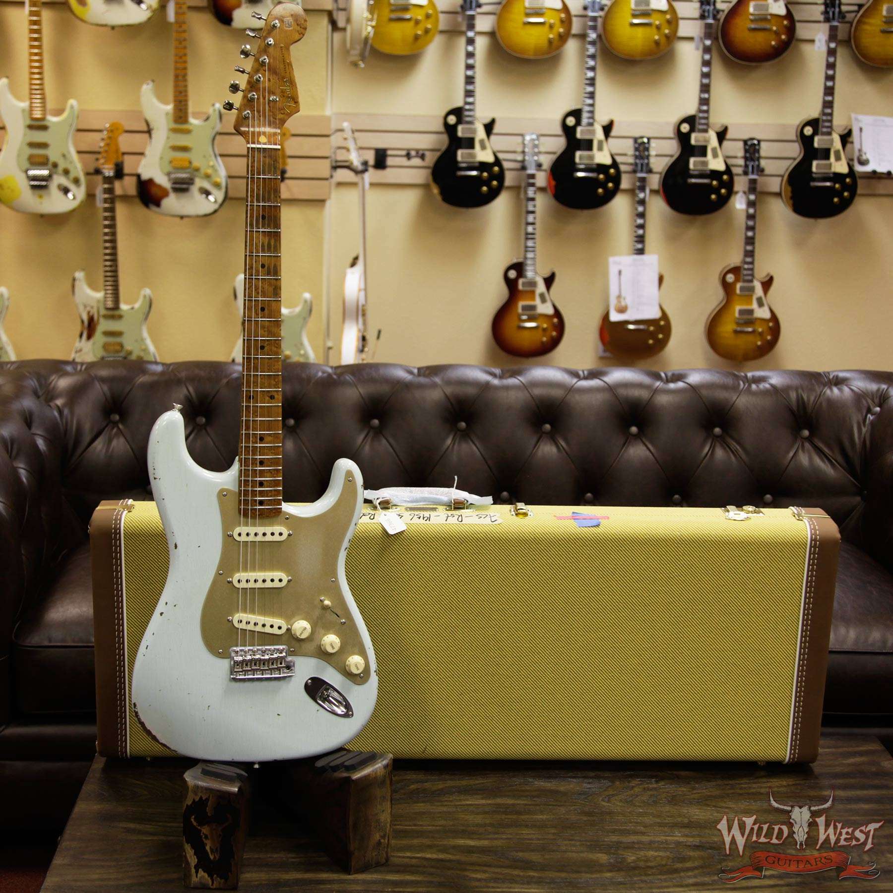 fendercs-1956-rst-relic-sbl-cz532724-d1__wwg.jpg 2017 NAMM Fender Custom Shop 30th Anniversary LTD 1956 Roasted Stratocaster Relic Faded Sonic Blue - Image 12