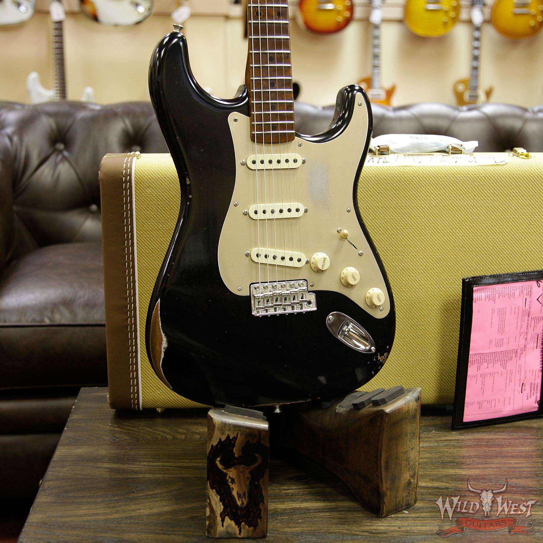 fendercs-1956rststratrelic-cz539382-d2__wwg.jpg Fender Custom Shop 1956 Roasted Stratocaster Relic Birdseye Neck & Fingerboard Aged Black - Image 13