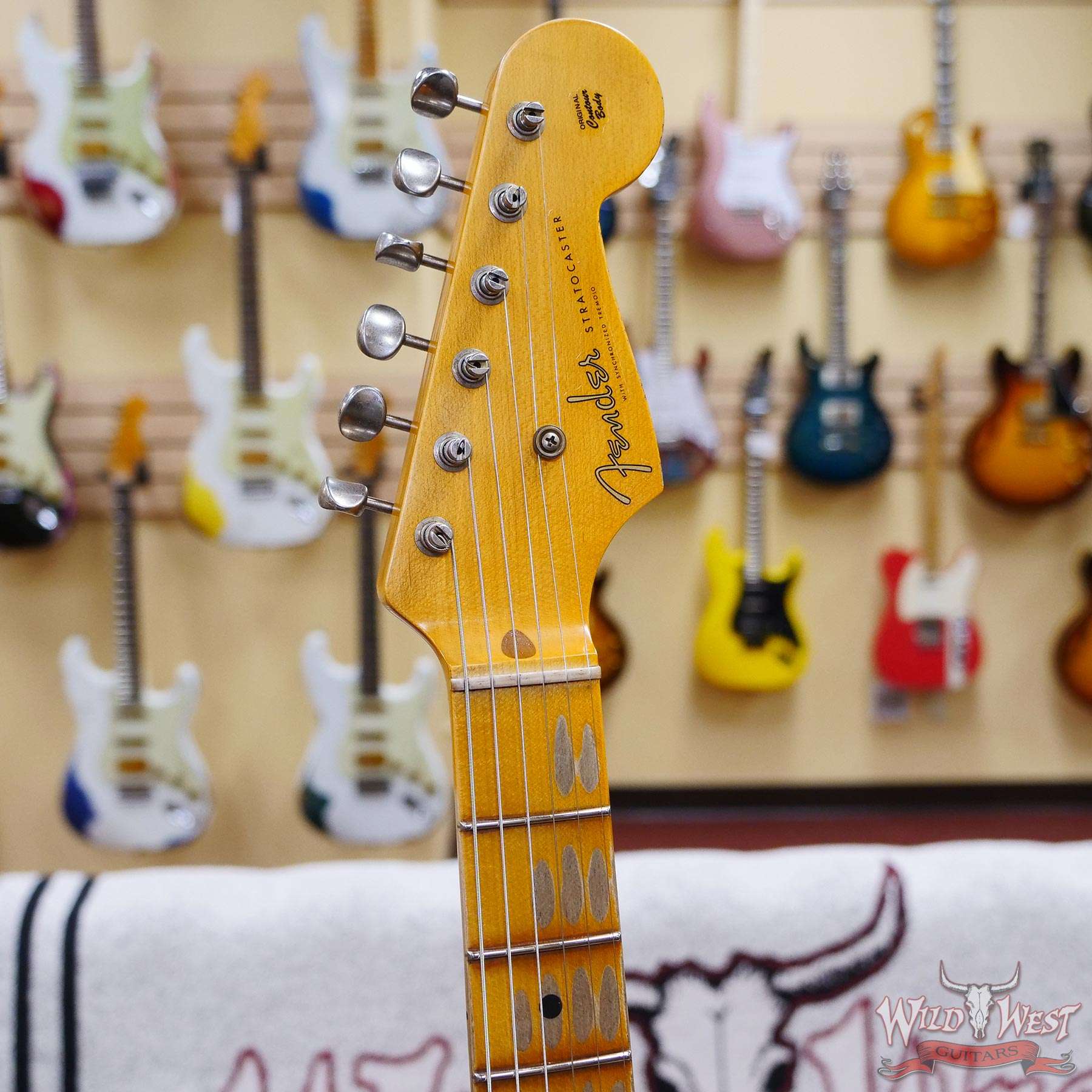 fendercs-1956strat-cz569332-d2__wwg.jpg Fender Custom Shop 1956 Stratocaster Hand-Wound Pickups Relic Faded Shell Pink - Image 7