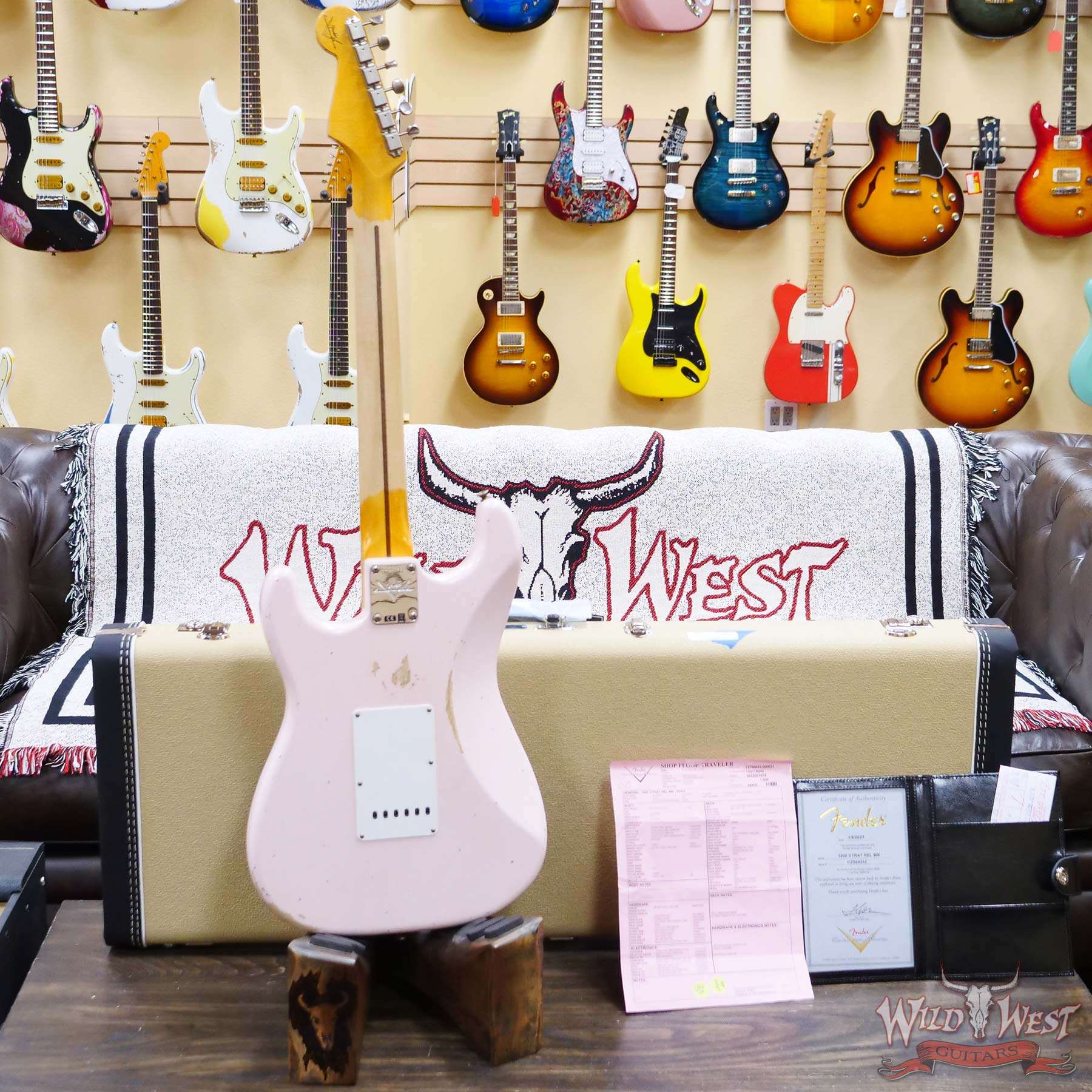 fendercs-1956strat-cz569332-d6__wwg.jpg Fender Custom Shop 1956 Stratocaster Hand-Wound Pickups Relic Faded Shell Pink - Image 11
