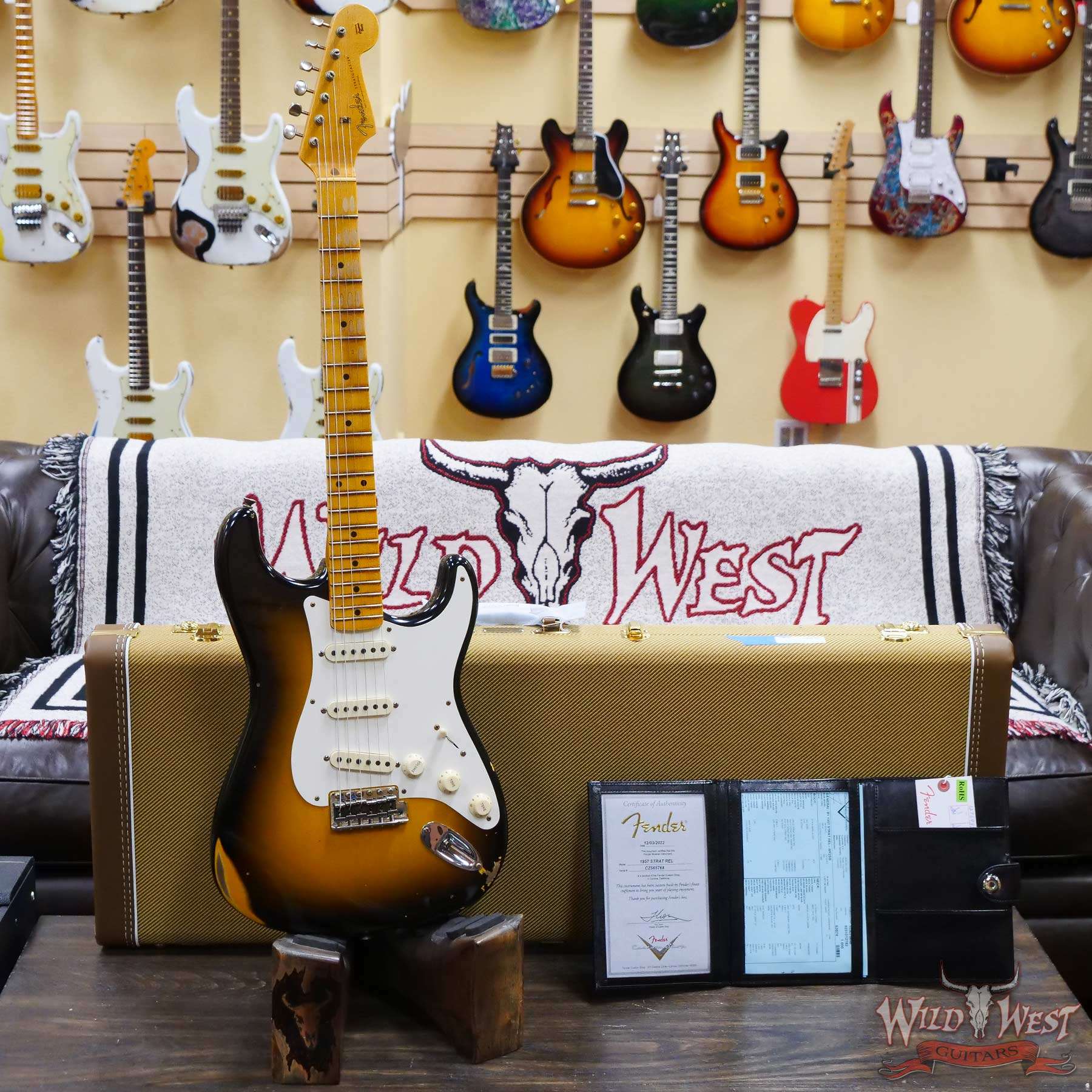 fendercs-1957strat-cz565768-d1__wwg.jpg Fender Custom Shop ‘57 1957 Stratocaster Hand-Wound Pickups Relic Wide-Fade 2-Color Sunburst - Image 6