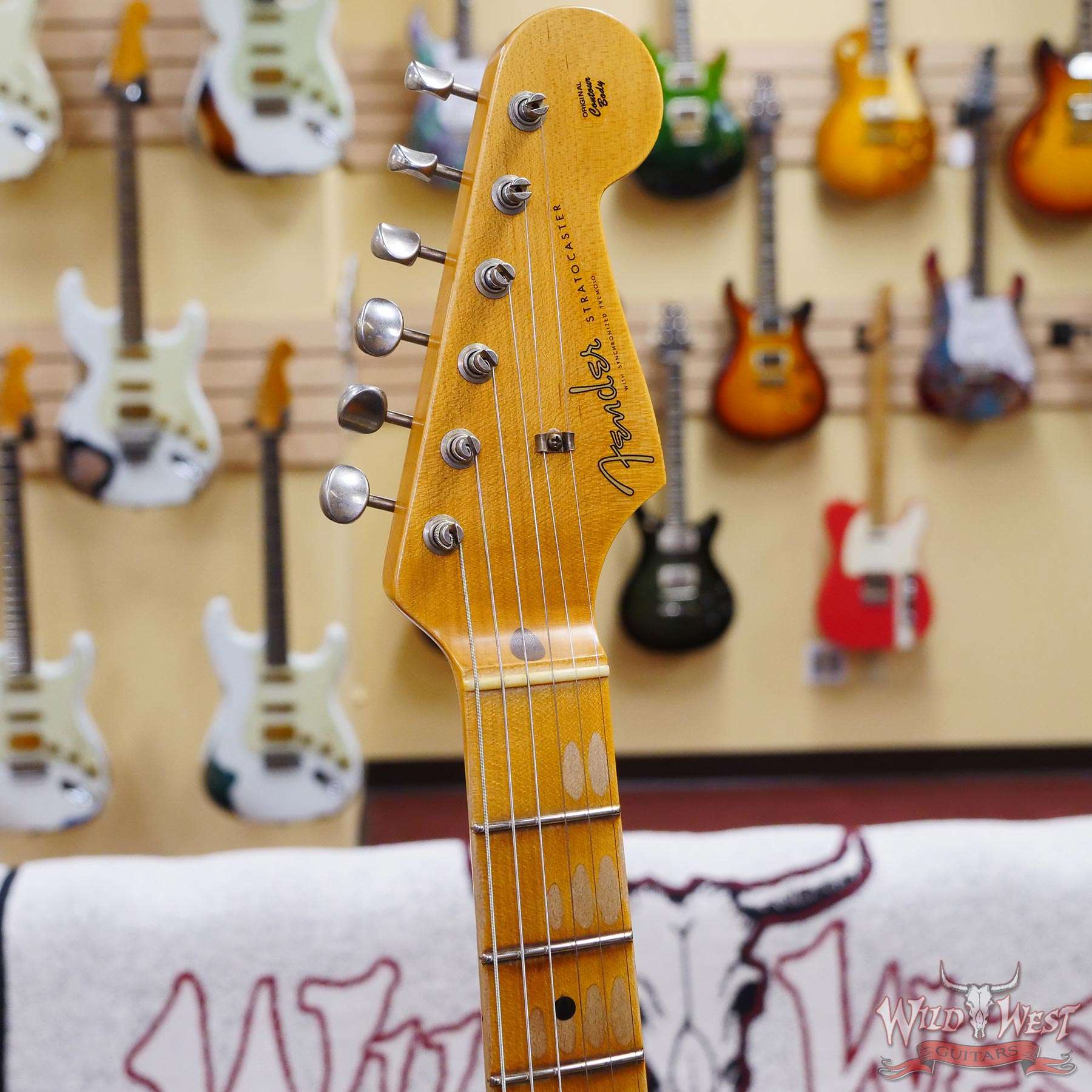 fendercs-1957strat-cz565768-d2__wwg.jpg Fender Custom Shop ‘57 1957 Stratocaster Hand-Wound Pickups Relic Wide-Fade 2-Color Sunburst - Image 7