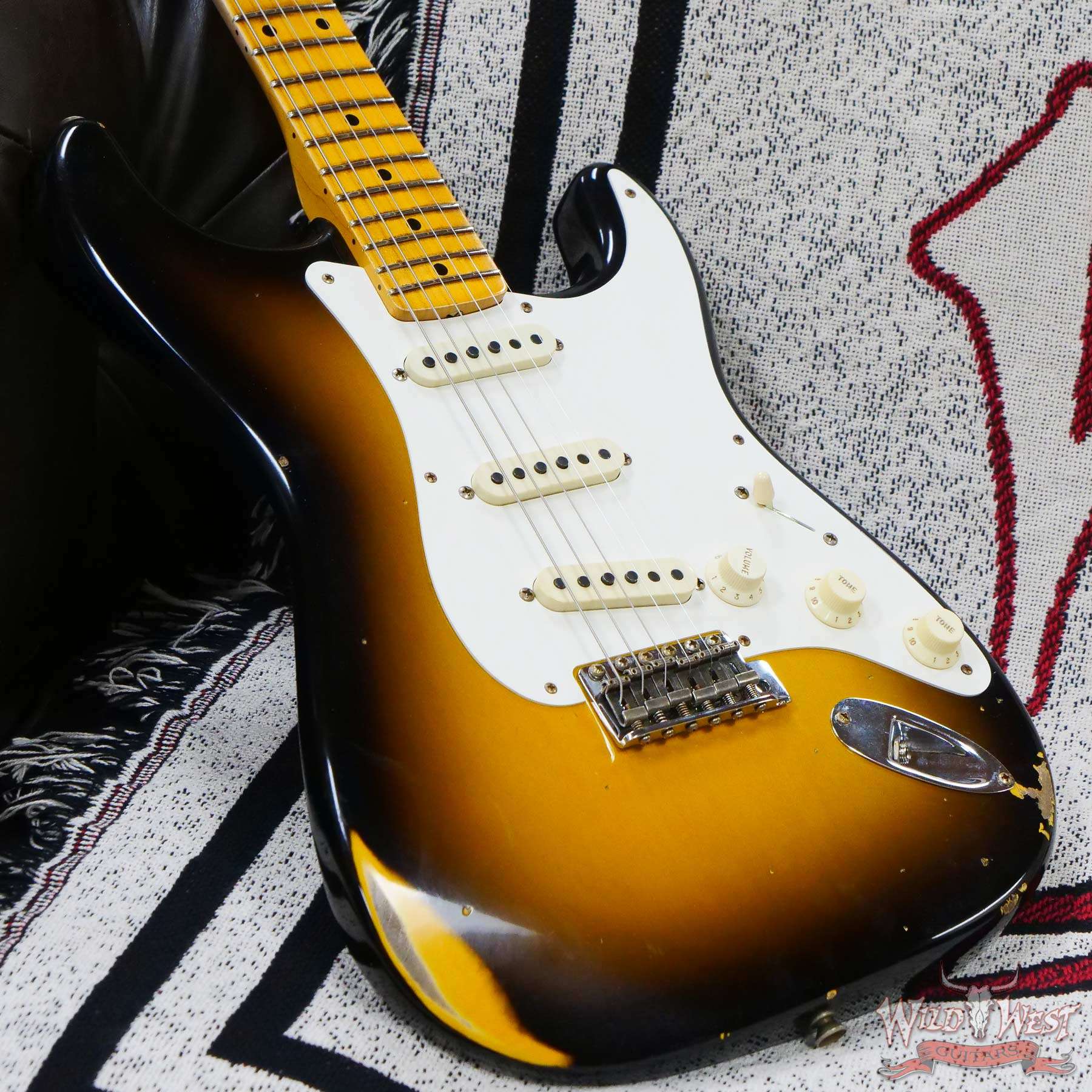 fendercs-1957strat-cz565768-d3__wwg.jpg Fender Custom Shop ‘57 1957 Stratocaster Hand-Wound Pickups Relic Wide-Fade 2-Color Sunburst - Image 8