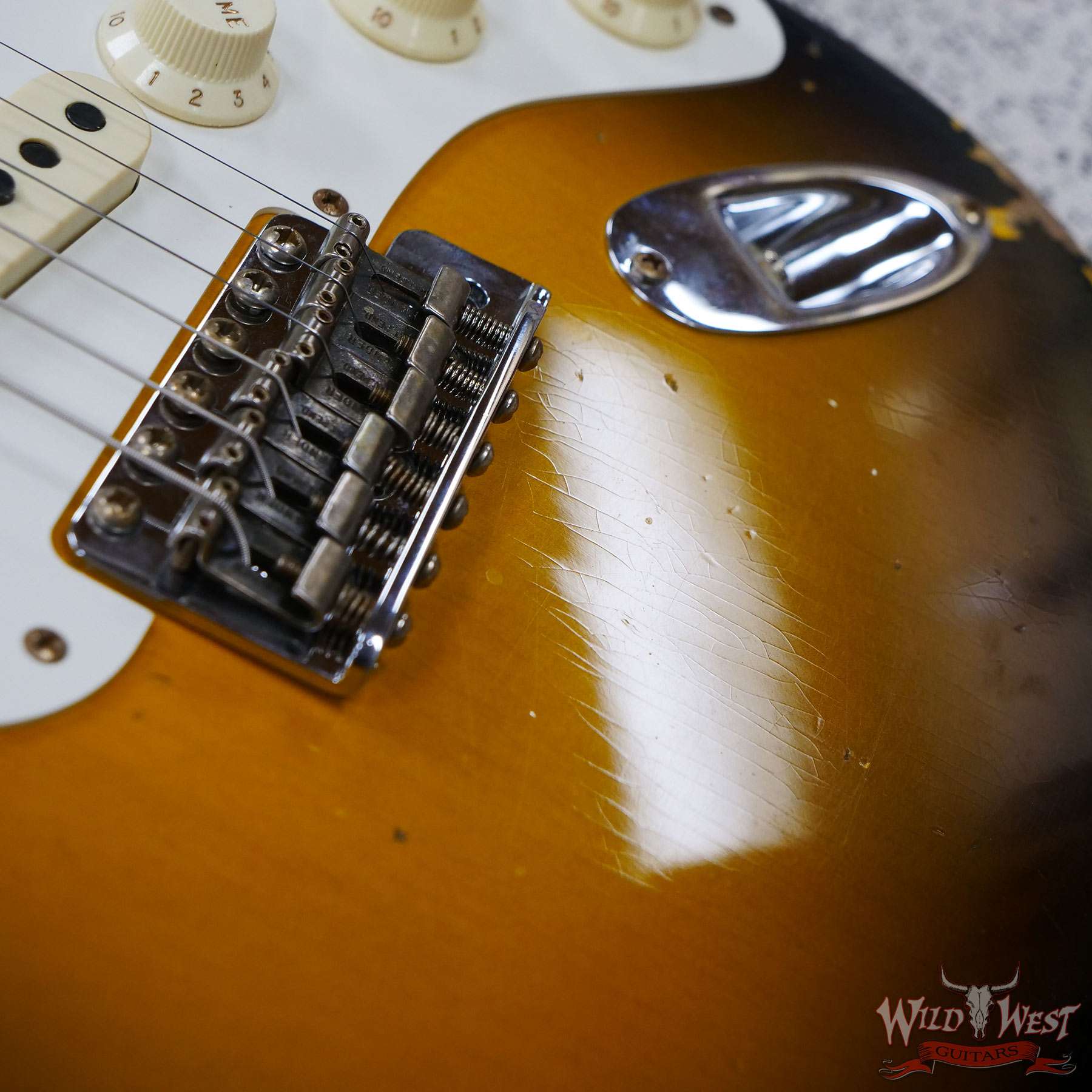 fendercs-1957strat-cz565768-d4__wwg.jpg Fender Custom Shop ‘57 1957 Stratocaster Hand-Wound Pickups Relic Wide-Fade 2-Color Sunburst - Image 9