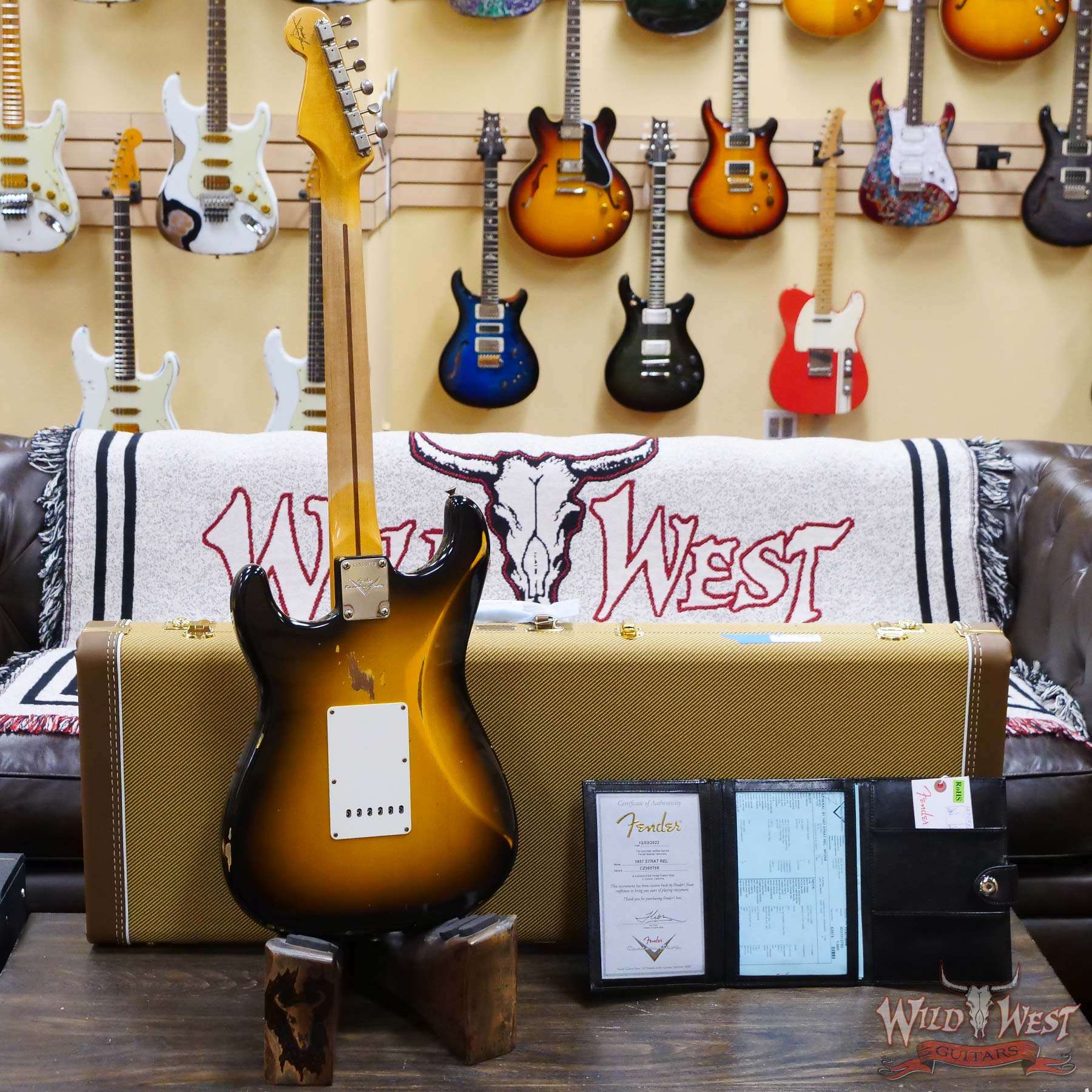fendercs-1957strat-cz565768-d5__wwg.jpg Fender Custom Shop ‘57 1957 Stratocaster Hand-Wound Pickups Relic Wide-Fade 2-Color Sunburst - Image 10