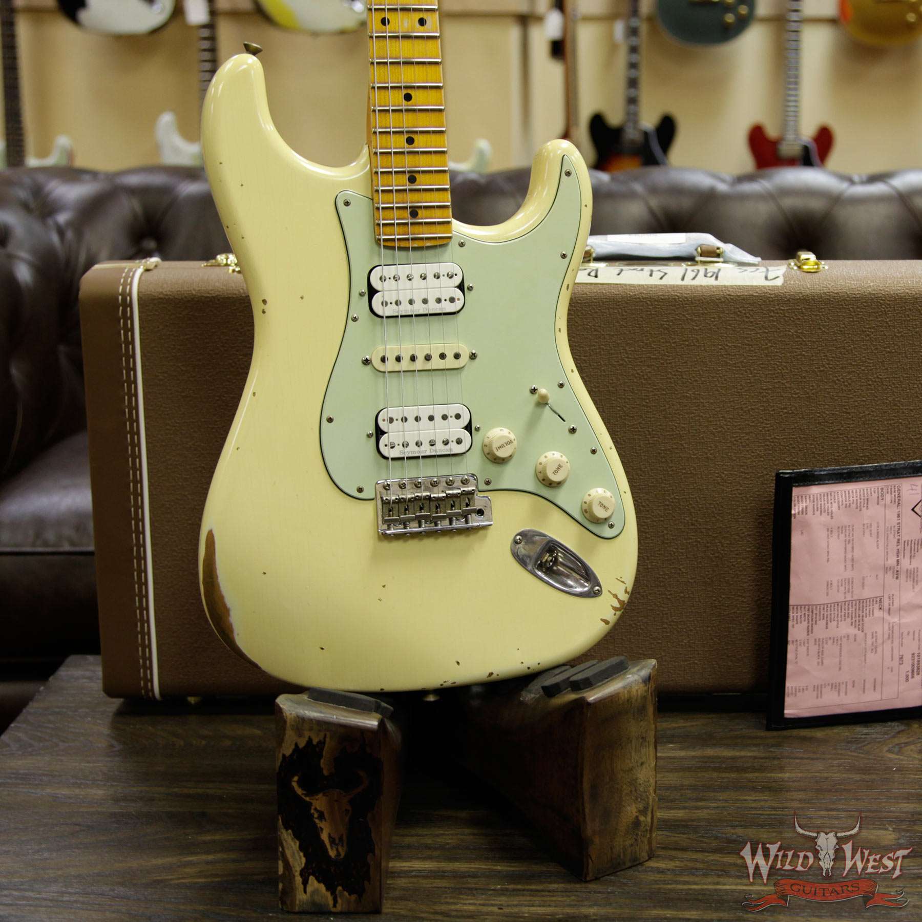 fendercs-1961strathshrelic-avw-r95080-d2__wwg.jpg Fender Custom Shop 1961 Stratocaster Relic HSH Maple Neck Aged Vintage White - Image 13