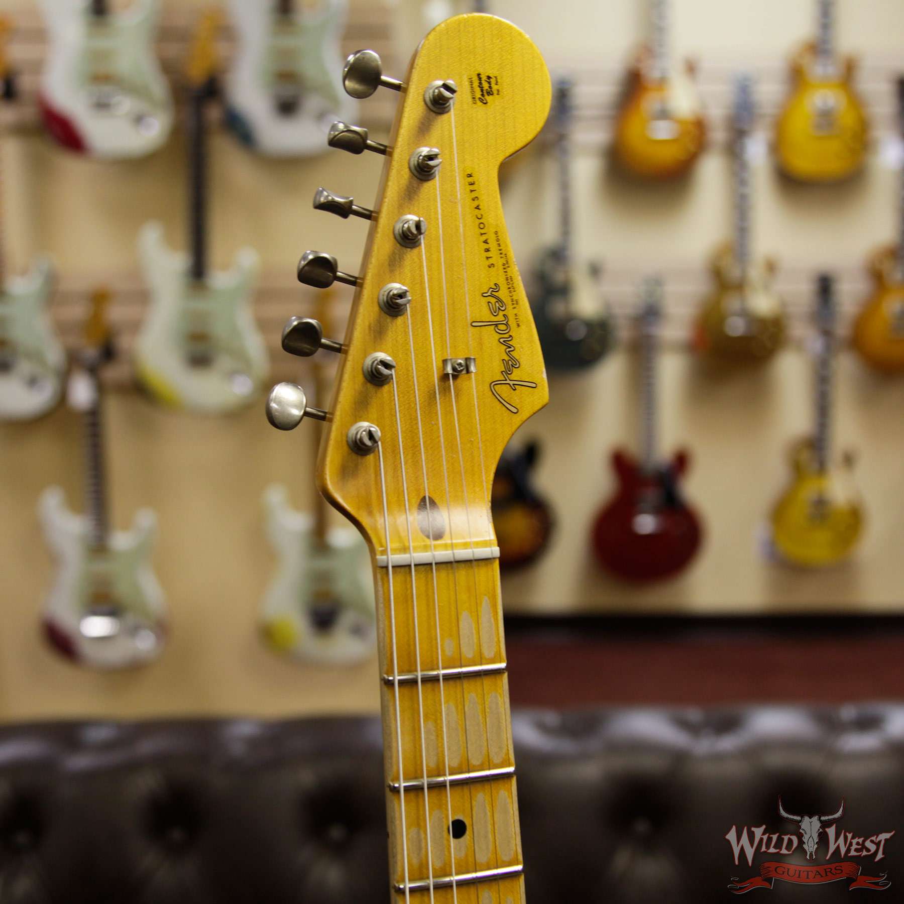 fendercs-1961strathshrelic-avw-r95080-hf__wwg.jpg Fender Custom Shop 1961 Stratocaster Relic HSH Maple Neck Aged Vintage White - Image 7
