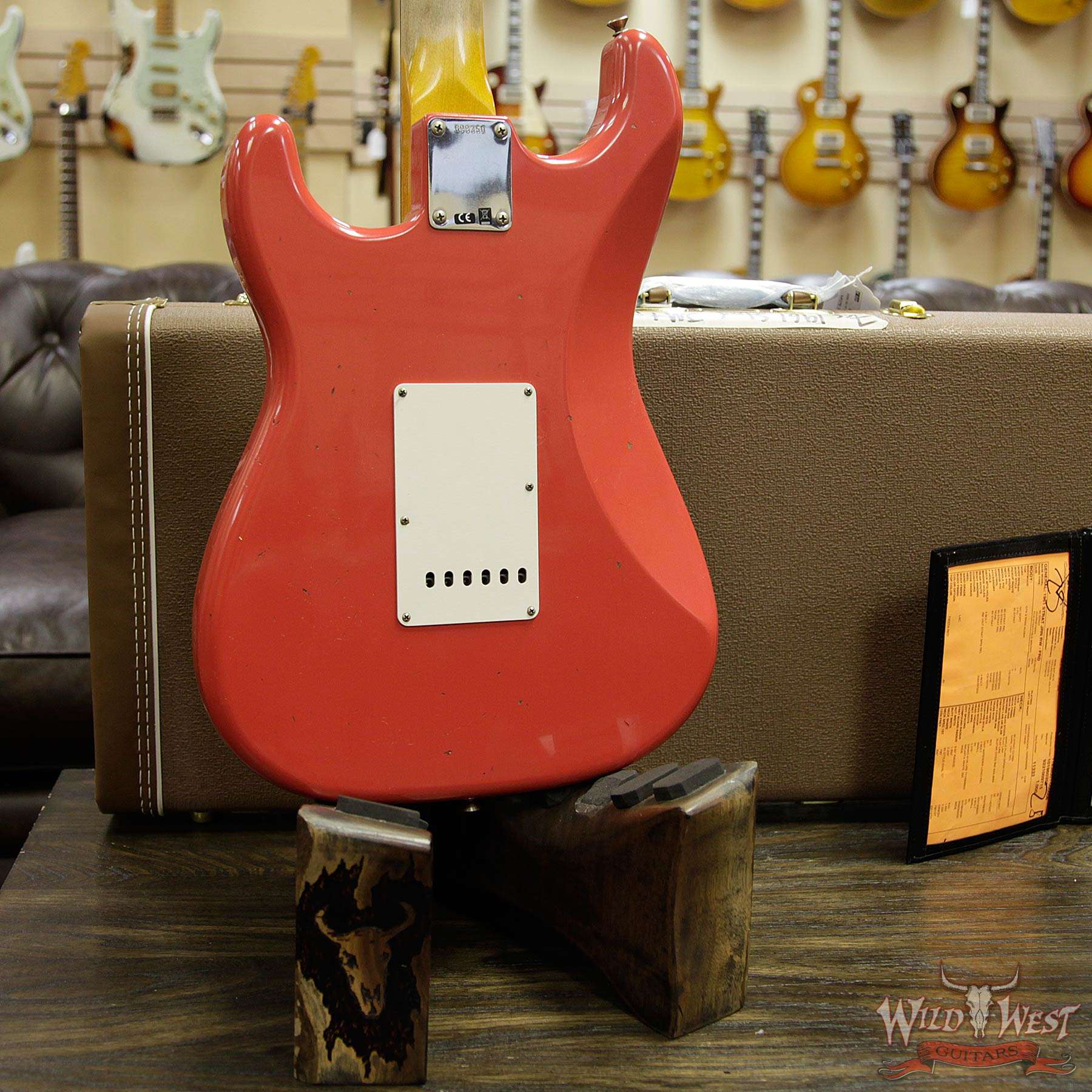 fendercs-1961stratjm-frd-r98350-d4__wwg.jpg Fender Custom Shop 1961 Stratocaster Journeyman Relic with Dirty Neck Fiesta Red - Image 14
