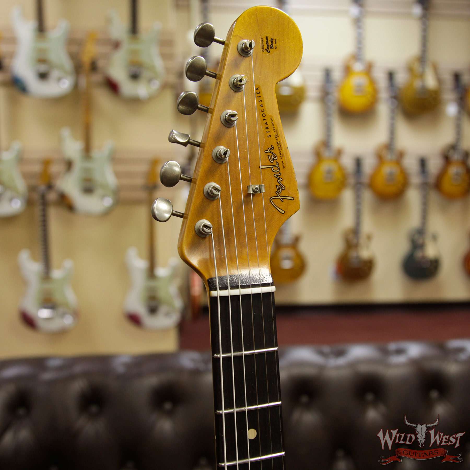 fendercs-1961stratjm-frd-r98350-hf__wwg.jpg Fender Custom Shop 1961 Stratocaster Journeyman Relic with Dirty Neck Fiesta Red - Image 7
