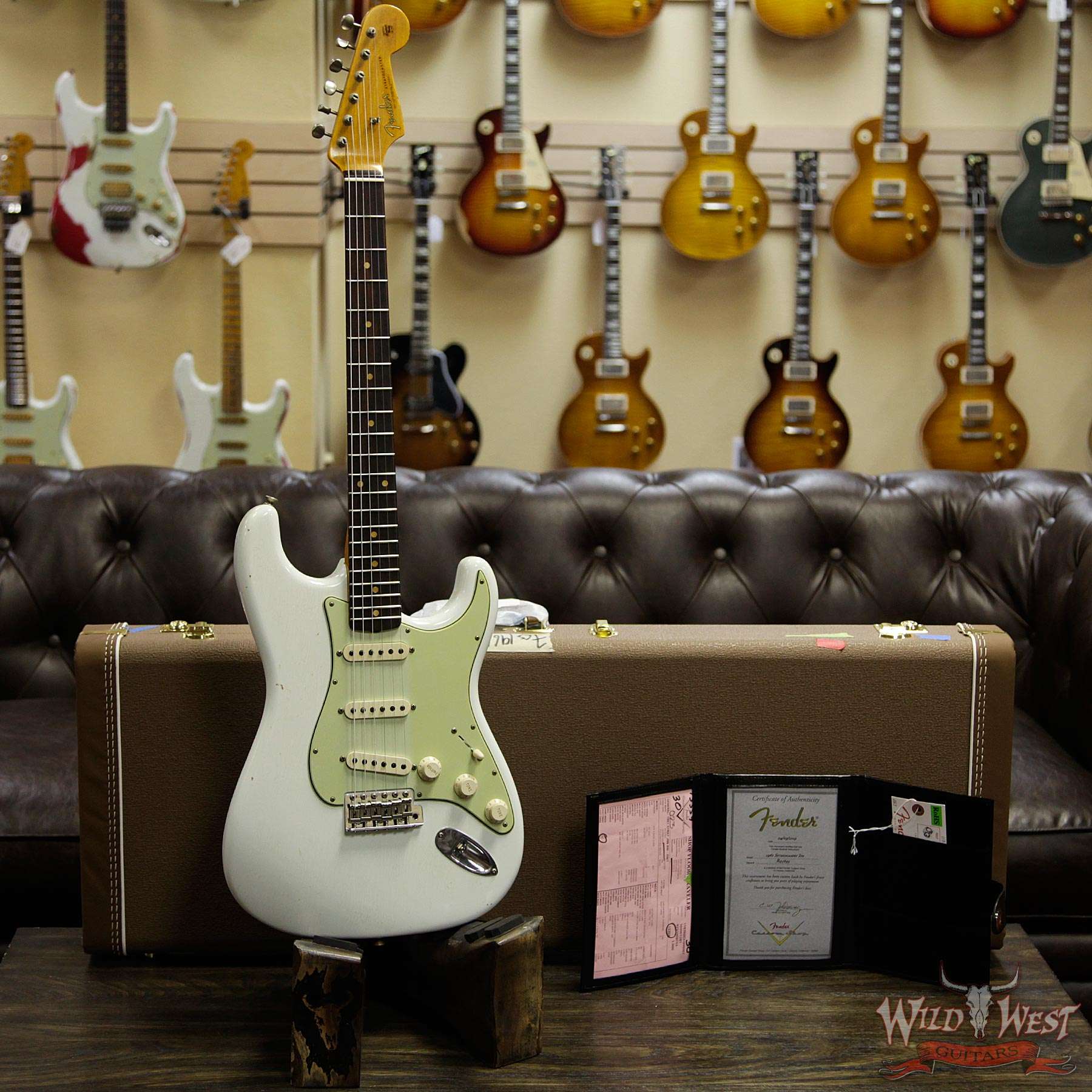 fendercs-1961stratjm-owt-r95695-d1__wwg.jpg Fender Custom Shop 1961 Stratocaster Journeyman Relic Dirty Neck 3A Rosewood Slab Board Olympic White - Image 11