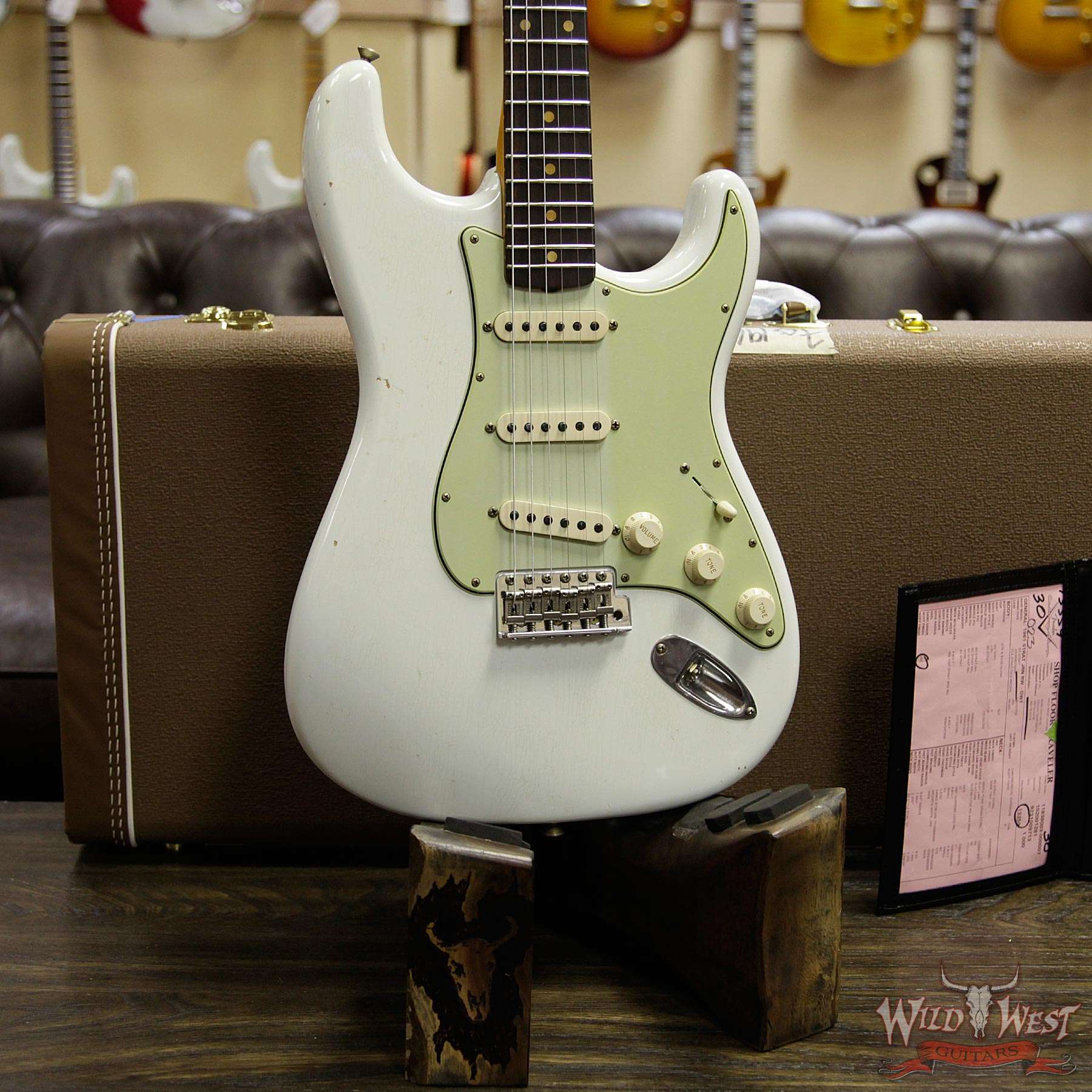 fendercs-1961stratjm-owt-r95695-d2__wwg.jpg Fender Custom Shop 1961 Stratocaster Journeyman Relic Dirty Neck 3A Rosewood Slab Board Olympic White - Image 12