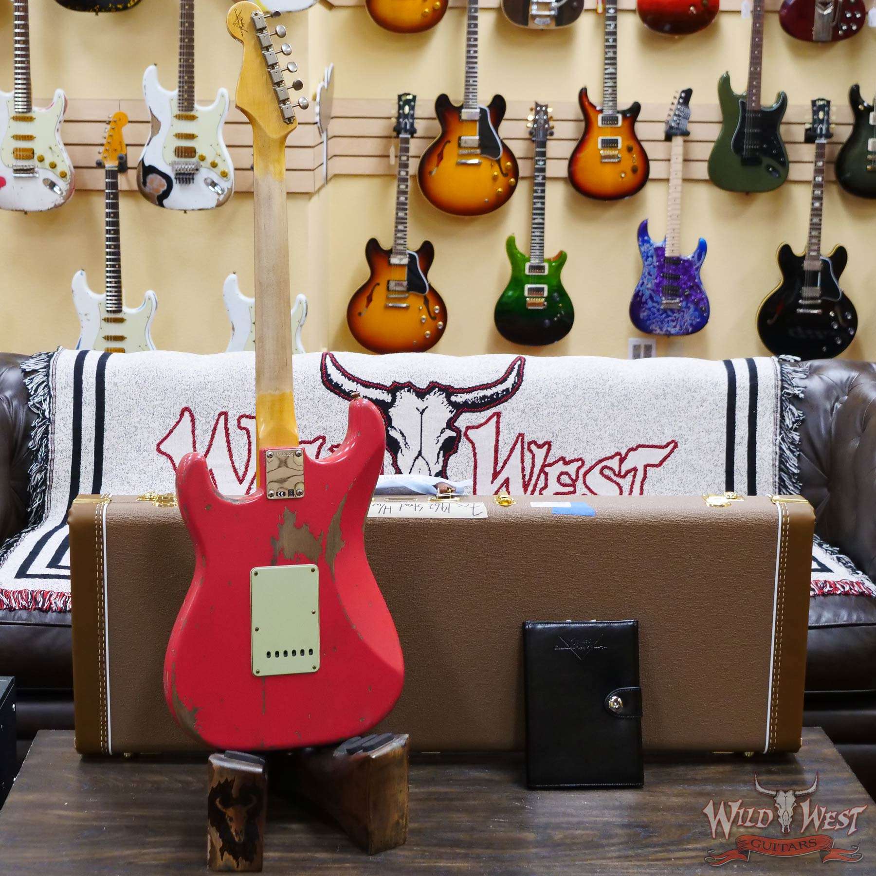fendercs-1962strat-hr-frd-r119005-d5__wwg.jpg Fender Custom Shop 1962 Stratocaster Hand-Wound Pickups AAA Dark Rosewood Slab Board Heavy Relic Fiesta Red - Image 10