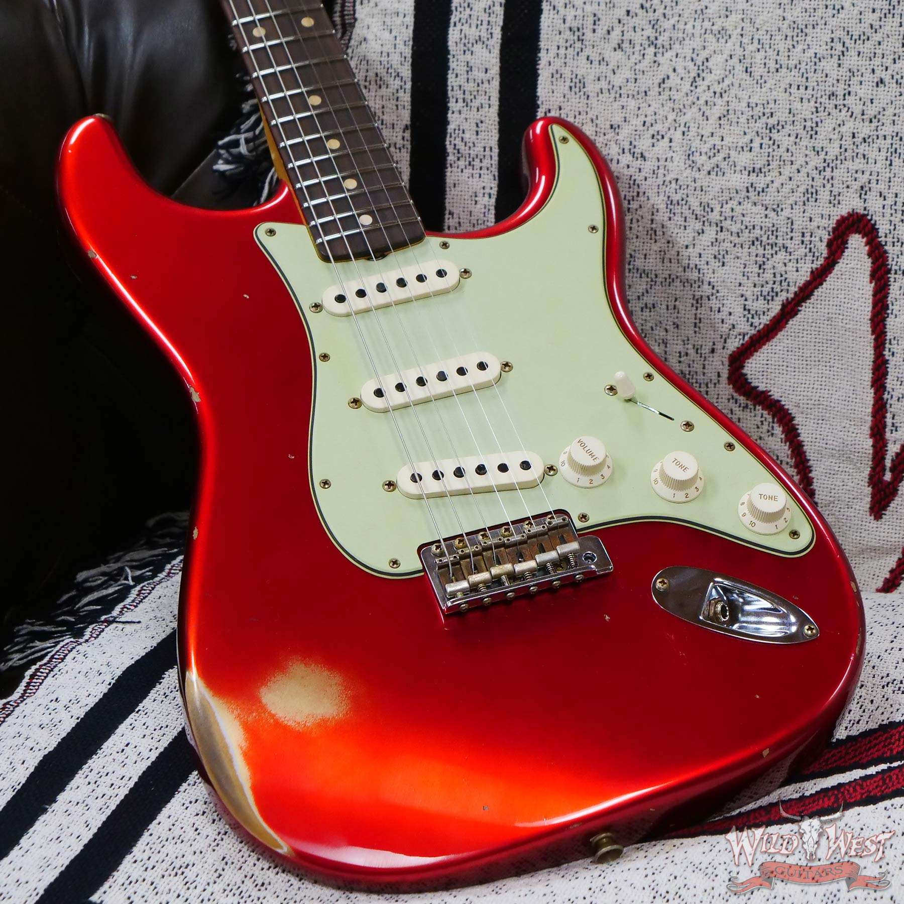fendercs-1962strat-r-car-r118662-d3__wwg.jpg Fender Custom Shop 1962 Stratocaster Hand-Wound Pickups AAA Dark Rosewood Slab Board Relic Candy Apple Red - Image 8